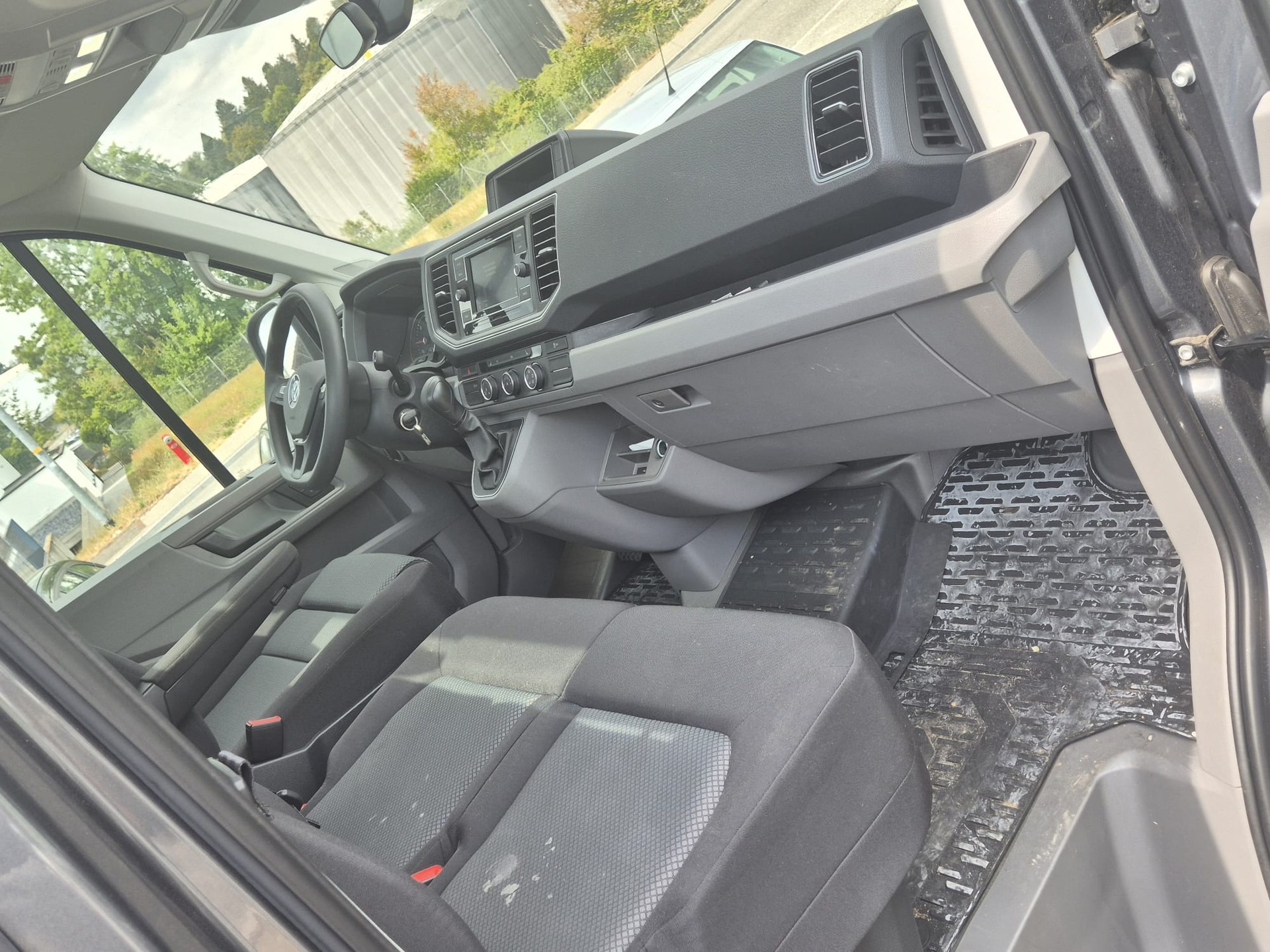 VW TRANSPORTER-image-11