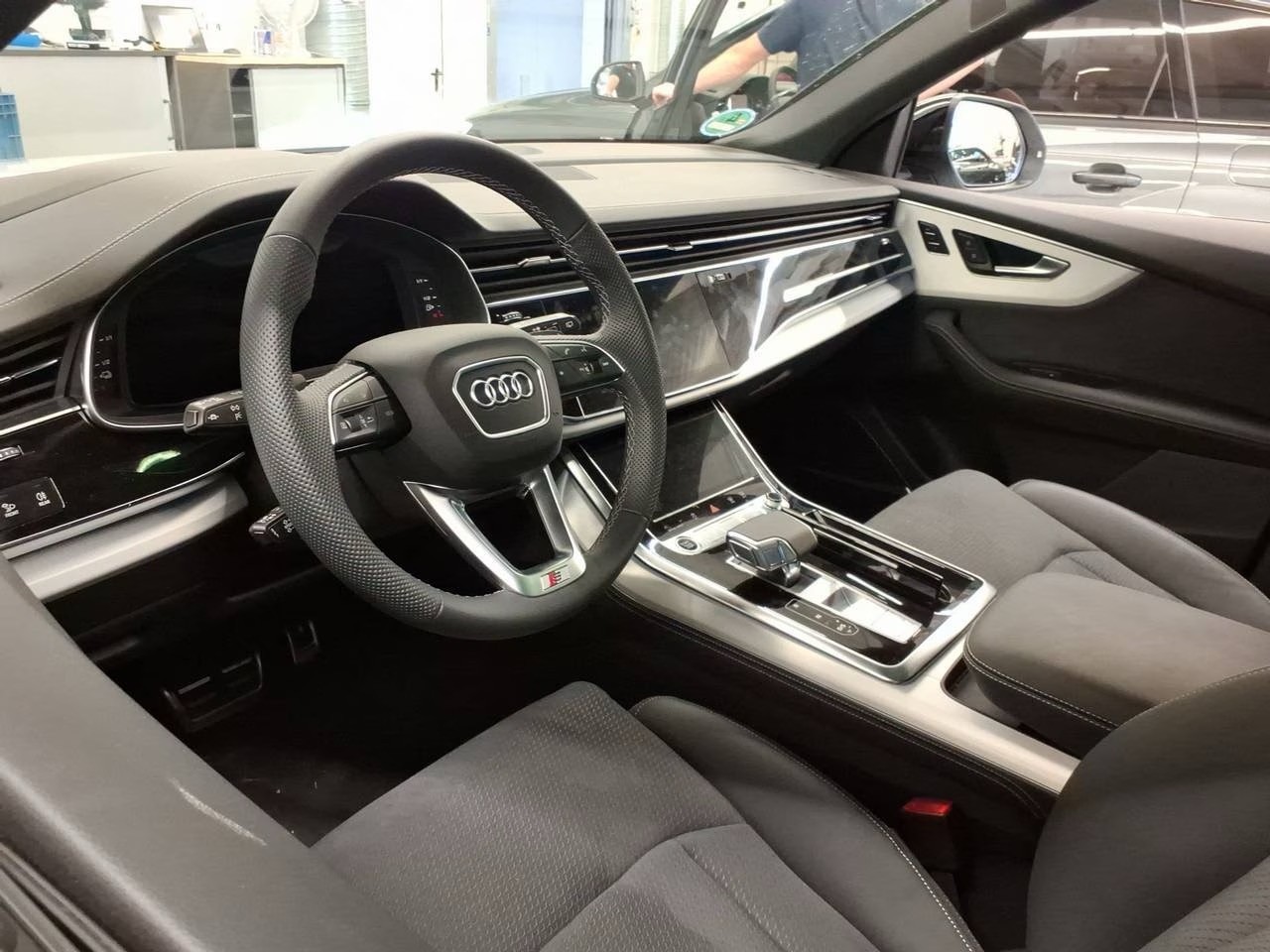 AUDI Q8 SUV TFSI e quattro 290 kW *Np.154'220.-,23"Alu,Panodach,5-Jahre Garantie*-image-2
