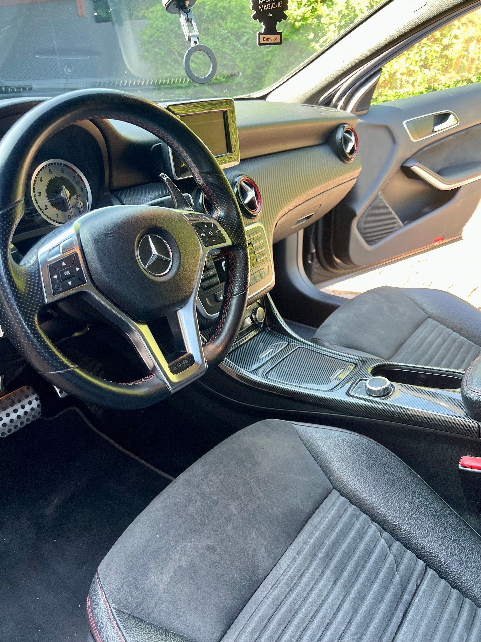 MERCEDES-BENZ A 250 Sport-image-4