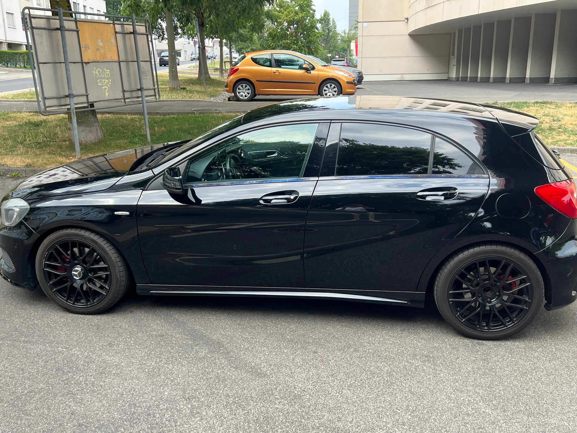 MERCEDES-BENZ A 250 Sport-image-3