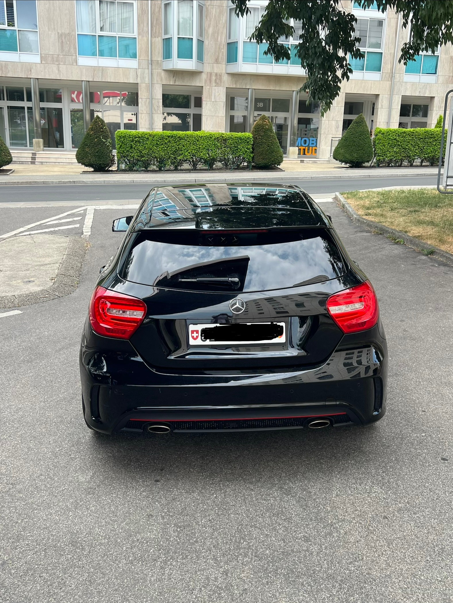 MERCEDES-BENZ A 250 Sport-image-2
