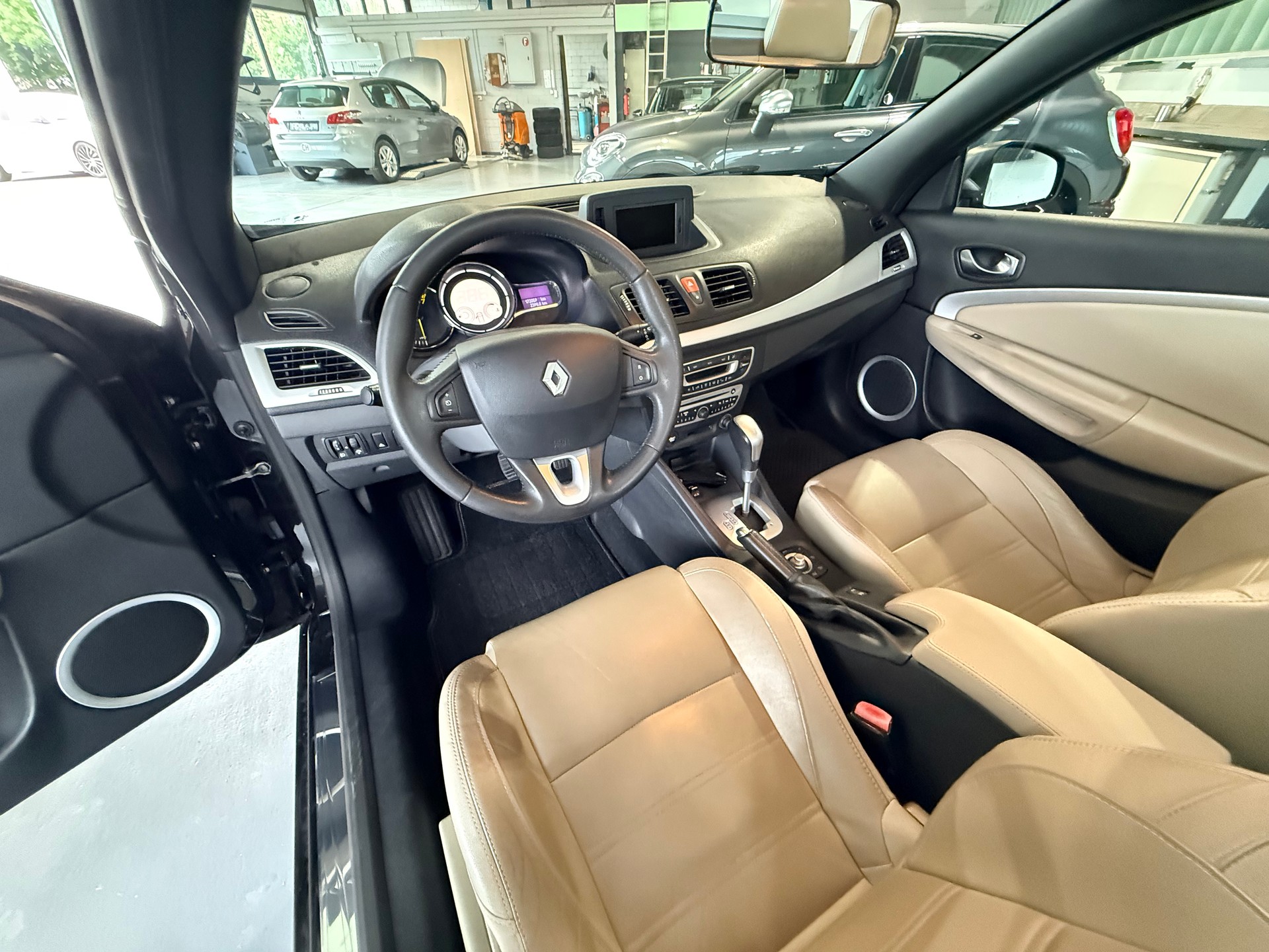 RENAULT Mégane CC 2.0 16V Dynamique CVT-image-11