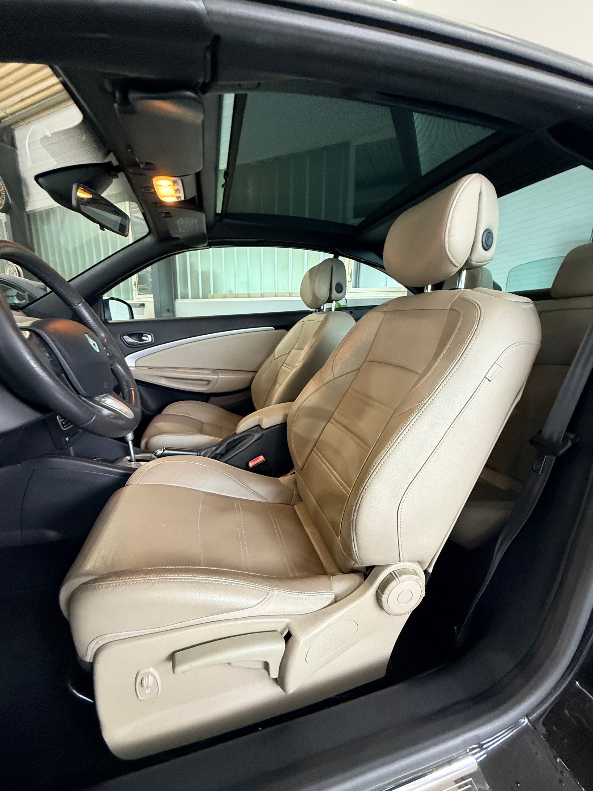 RENAULT Mégane CC 2.0 16V Dynamique CVT-image-6
