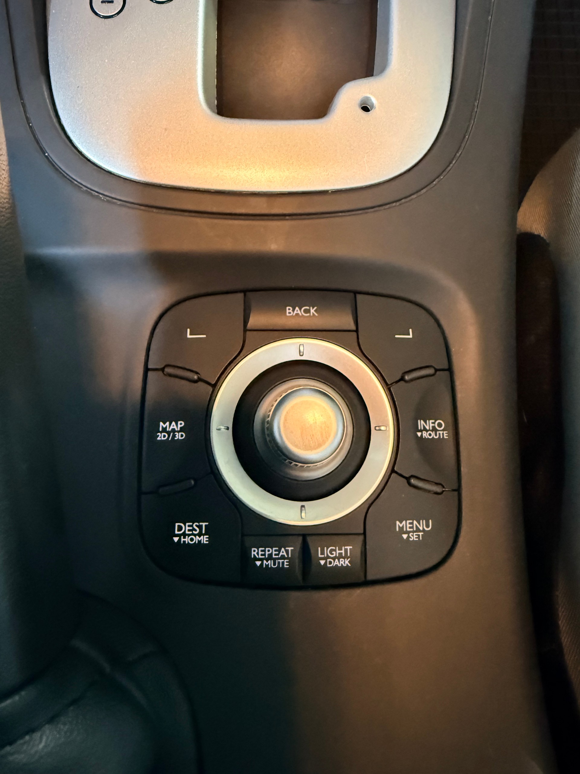 RENAULT Mégane CC 2.0 16V Dynamique CVT-image-13