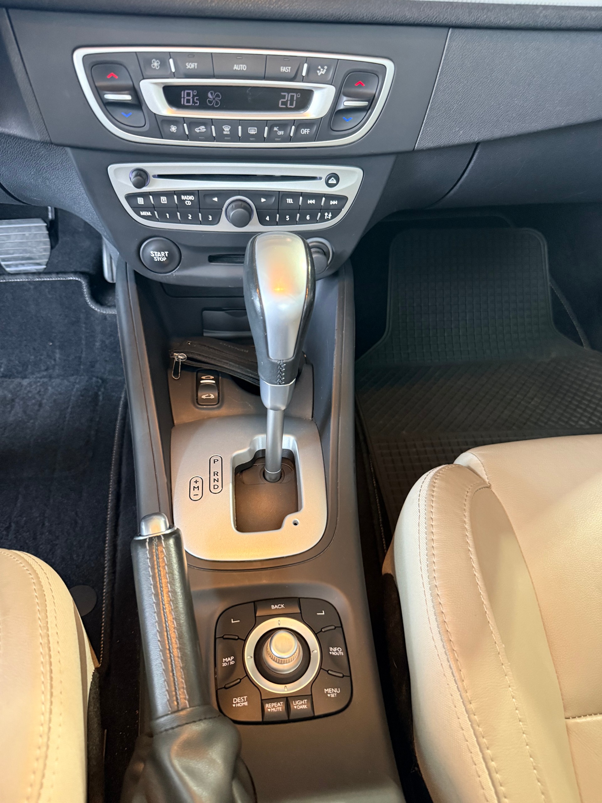 RENAULT Mégane CC 2.0 16V Dynamique CVT-image-12