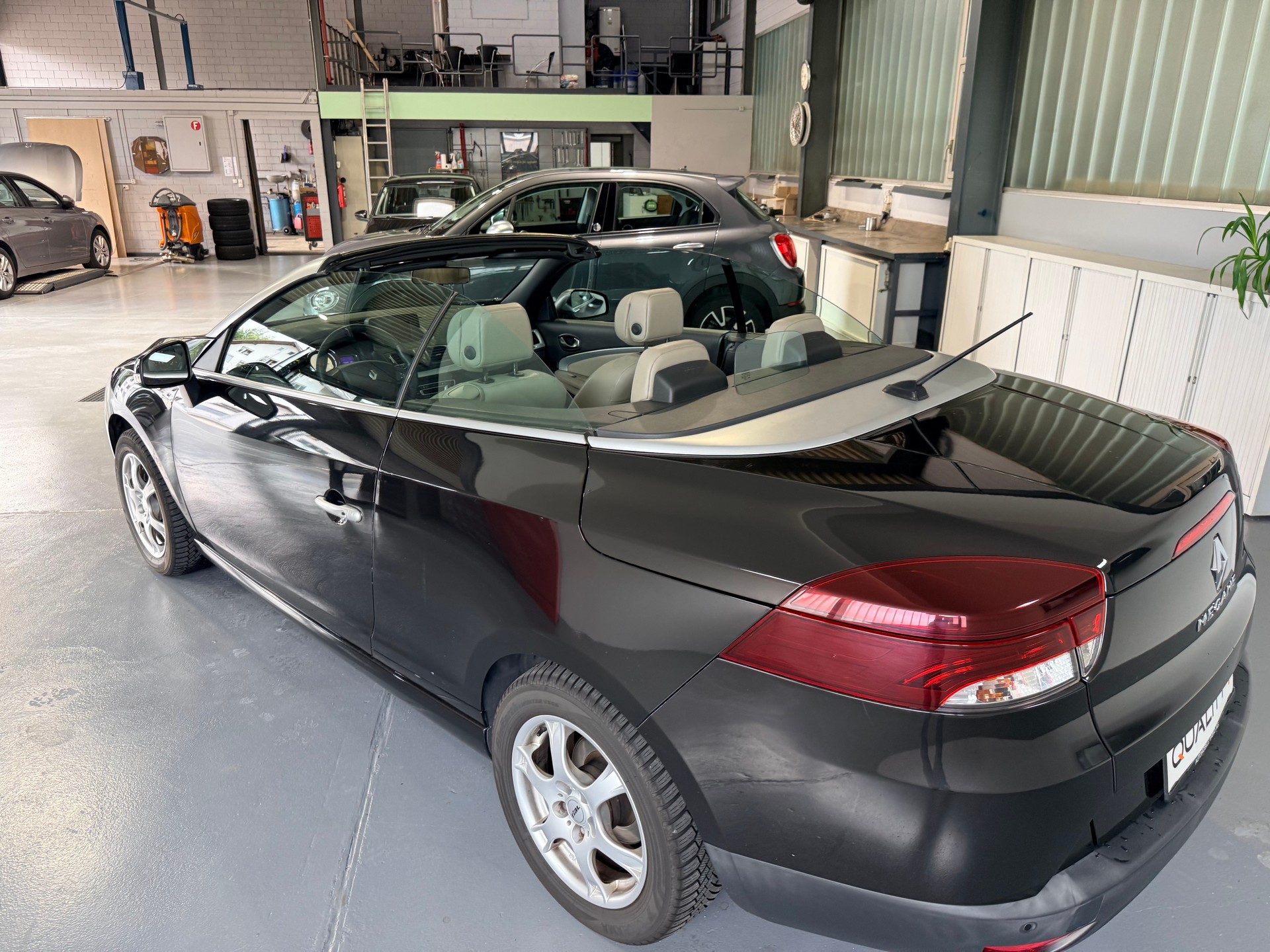 RENAULT Mégane CC 2.0 16V Dynamique CVT-image-8