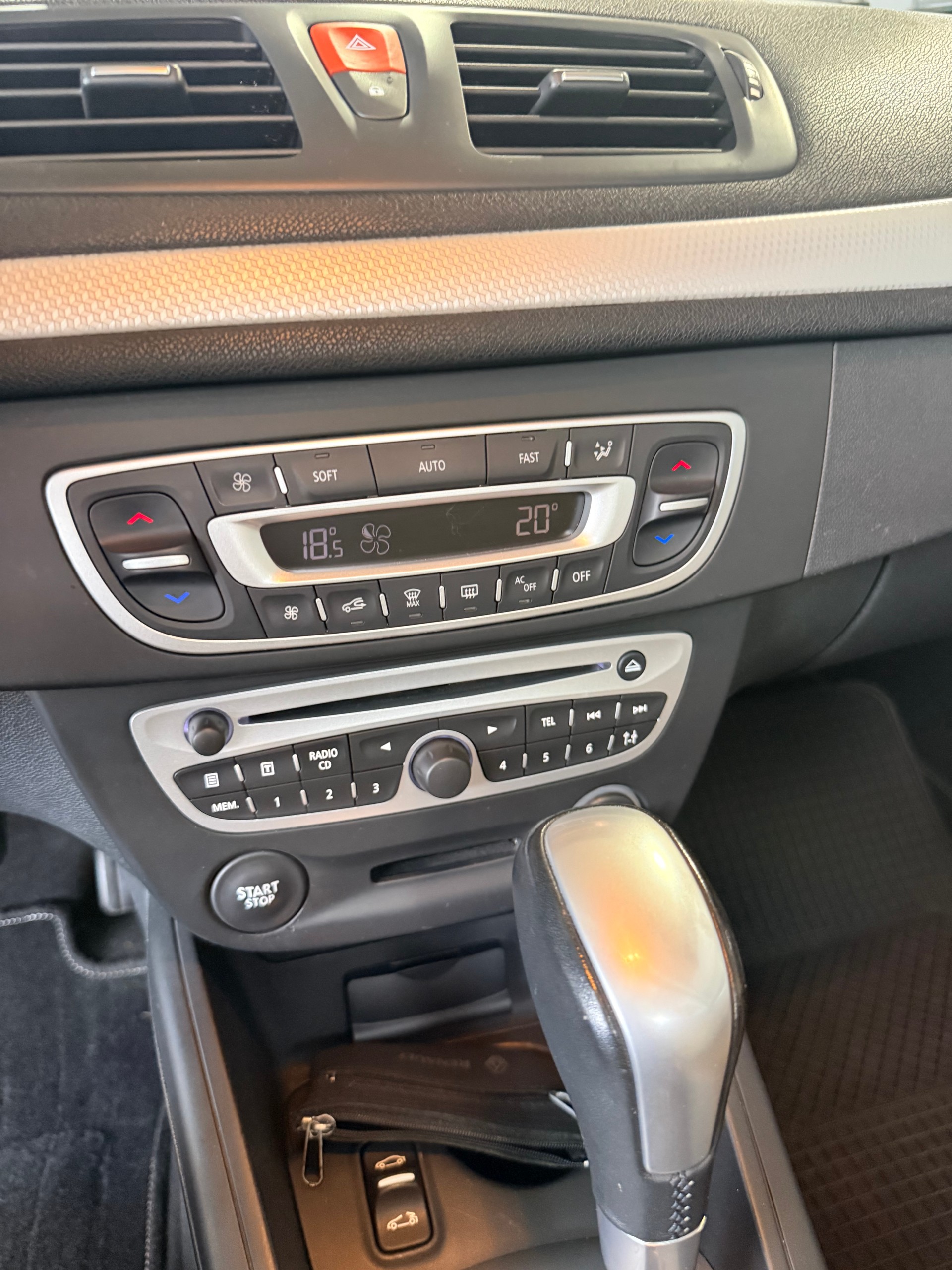 RENAULT Mégane CC 2.0 16V Dynamique CVT-image-14