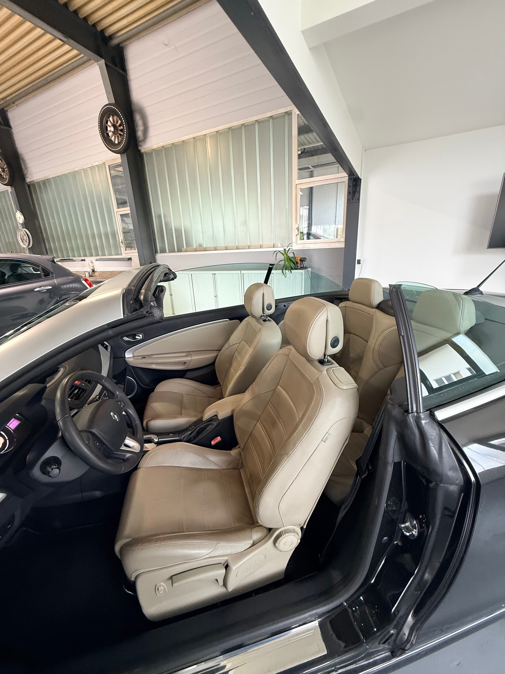 RENAULT Mégane CC 2.0 16V Dynamique CVT-image-9