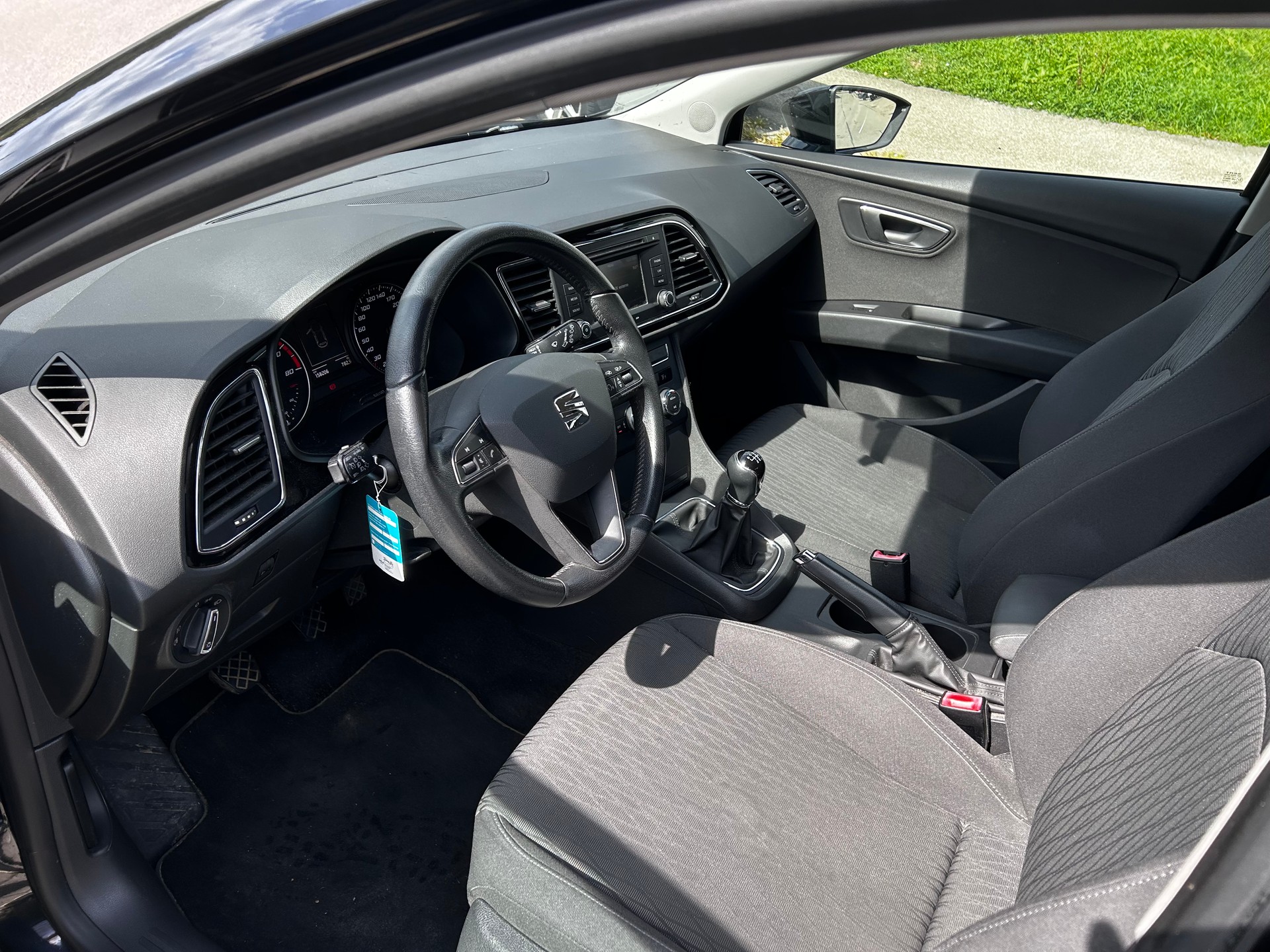 SEAT LEON-image-9