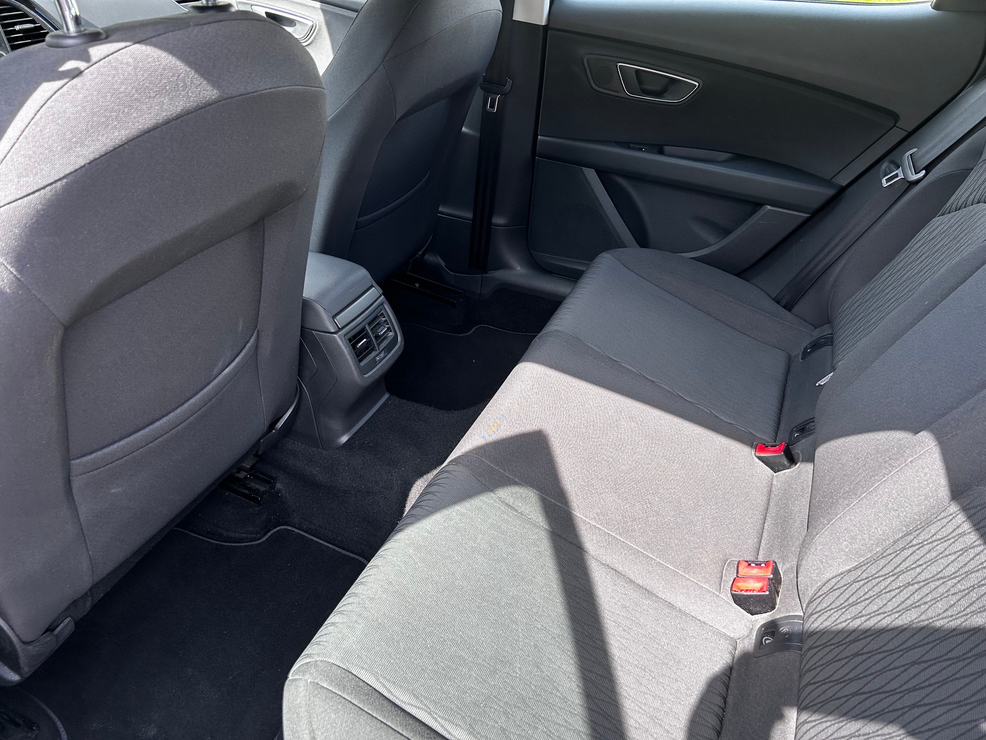 SEAT LEON-image-7