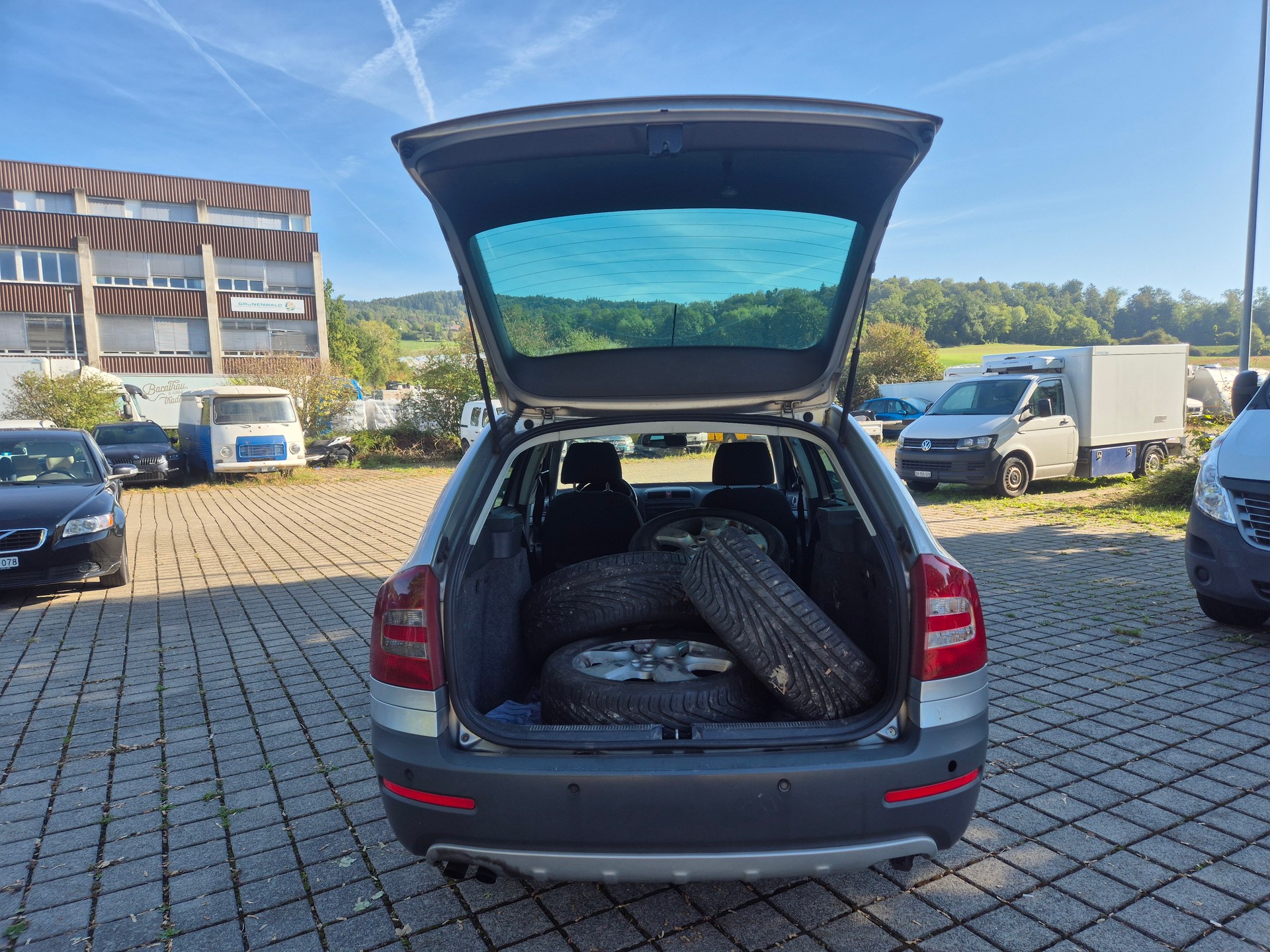 SKODA Octavia Scout 2.0 TDI 4x4-image-8
