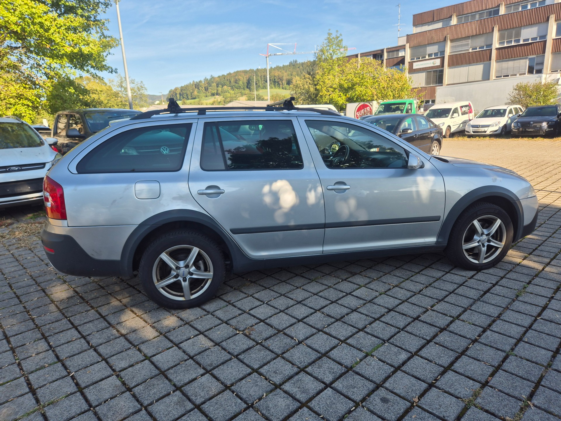 SKODA Octavia Scout 2.0 TDI 4x4-image-4