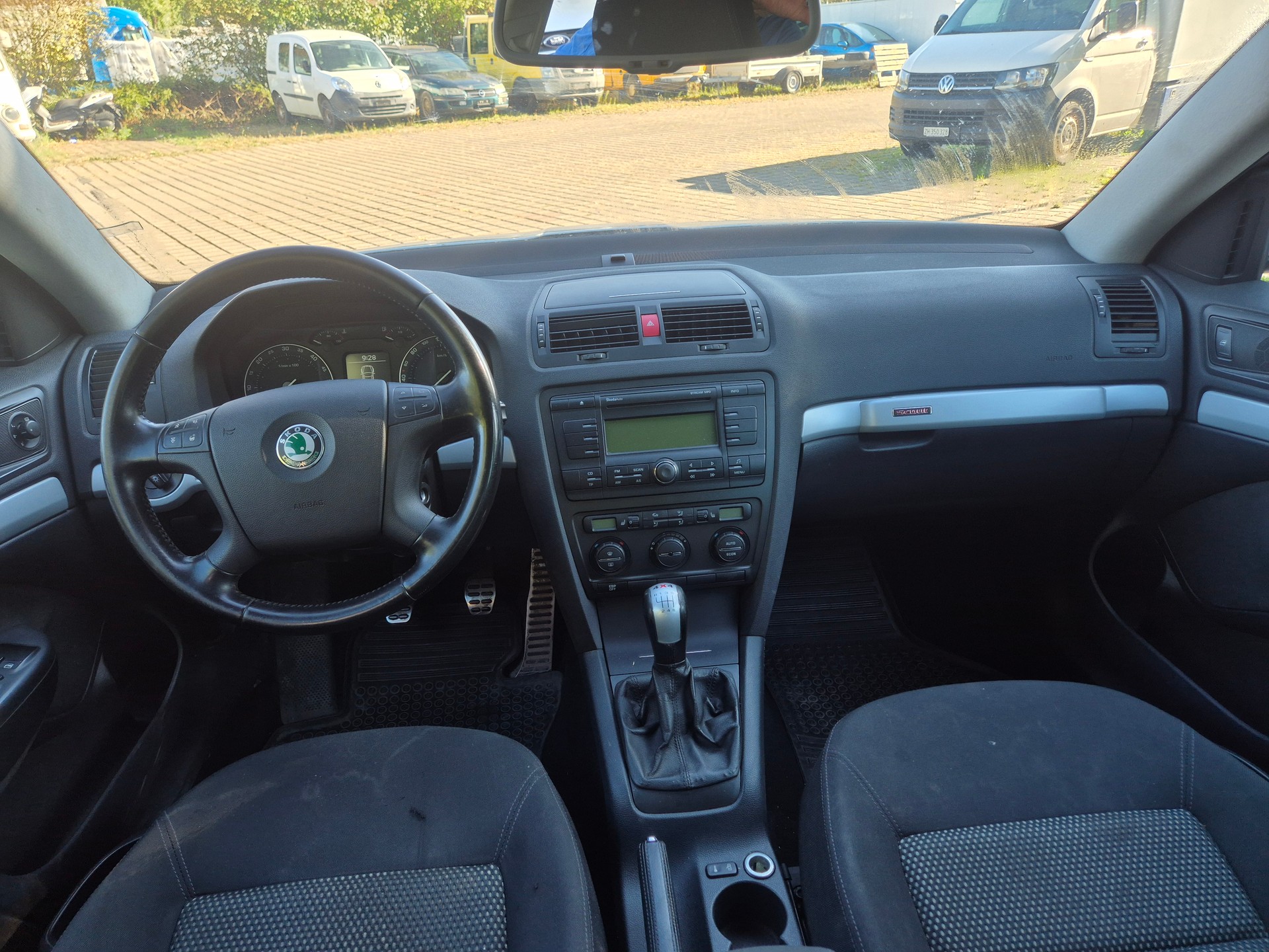 SKODA Octavia Scout 2.0 TDI 4x4-image-9