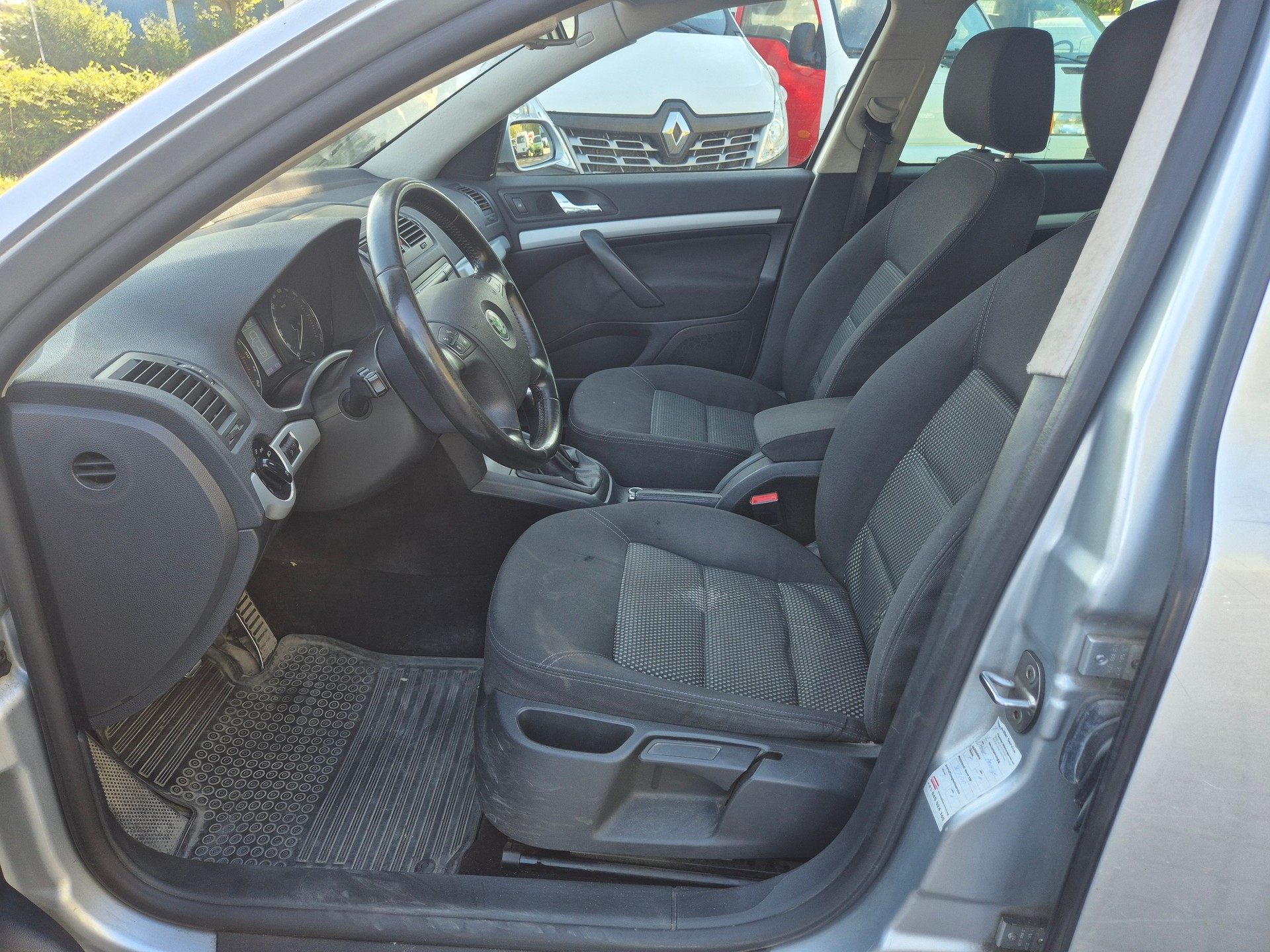 SKODA Octavia Scout 2.0 TDI 4x4-image-10