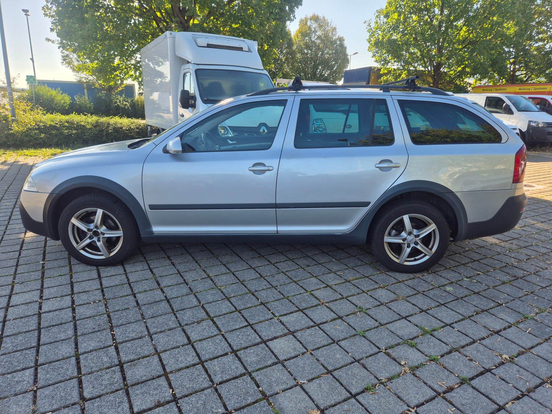 SKODA Octavia Scout 2.0 TDI 4x4-image-3