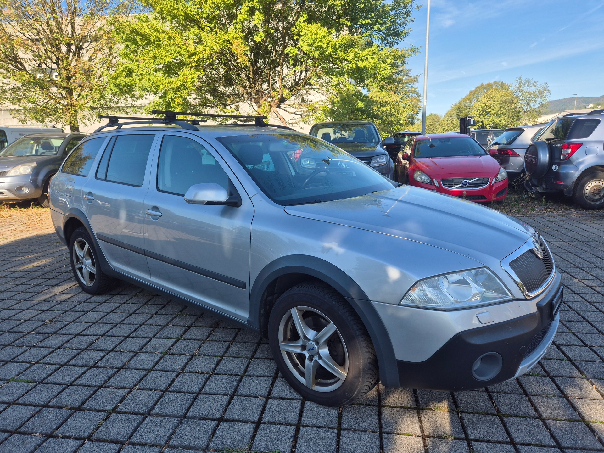 SKODA Octavia Scout 2.0 TDI 4x4-image-2