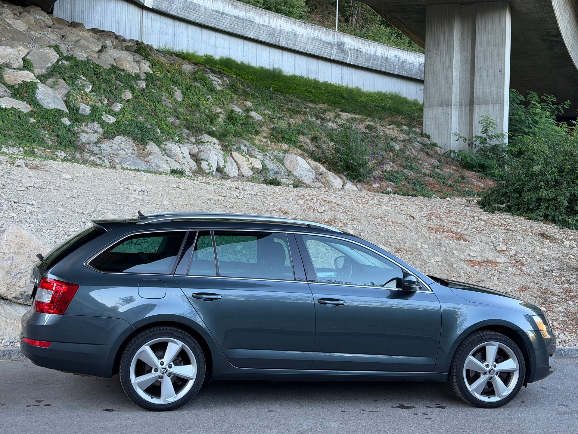 SKODA Octavia Combi 1.8 TSI Ambition 4x4 DSG-image-5