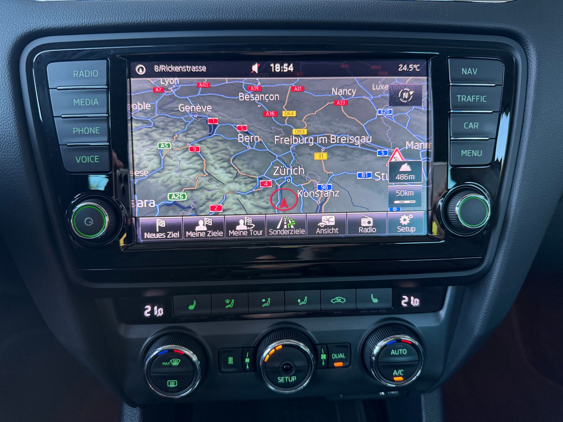 SKODA Octavia Combi 1.8 TSI Ambition 4x4 DSG-image-11