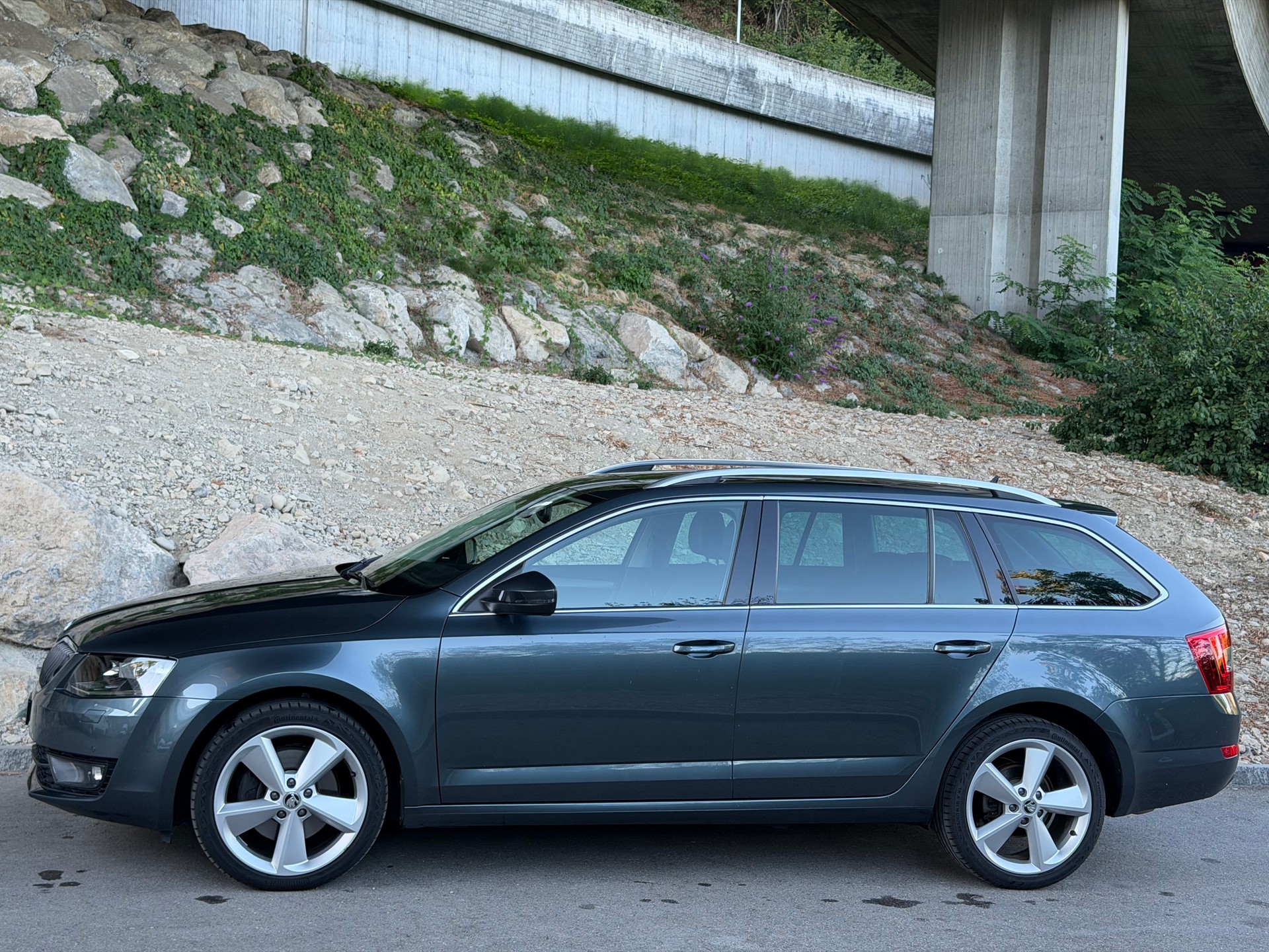 SKODA Octavia Combi 1.8 TSI Ambition 4x4 DSG-image-2