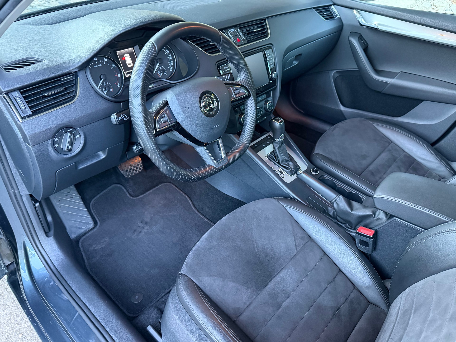SKODA Octavia Combi 1.8 TSI Ambition 4x4 DSG-image-6