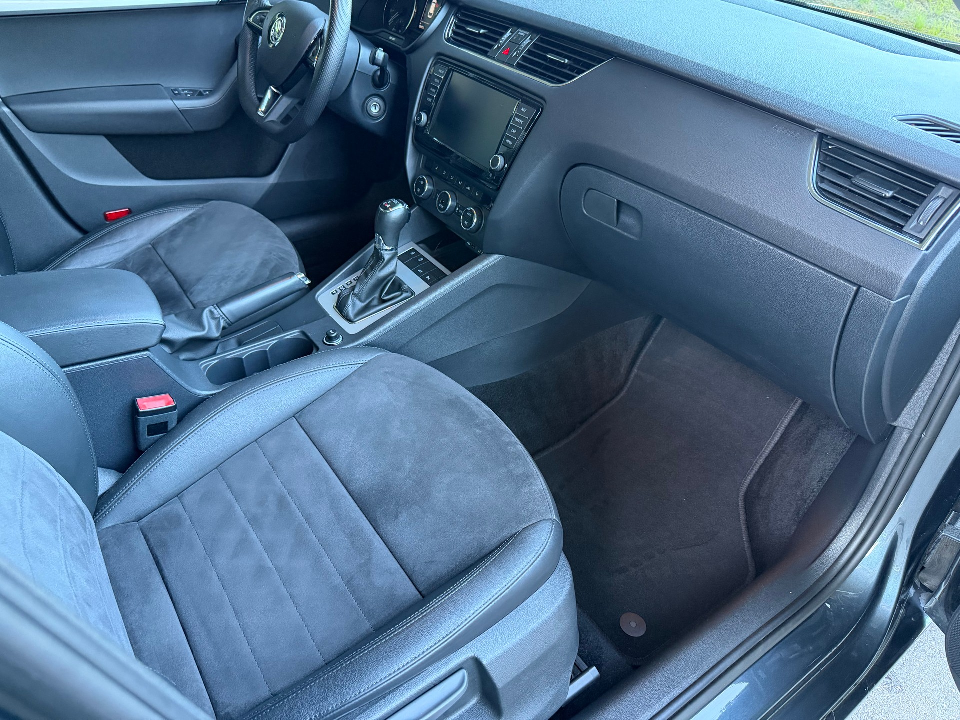 SKODA Octavia Combi 1.8 TSI Ambition 4x4 DSG-image-8