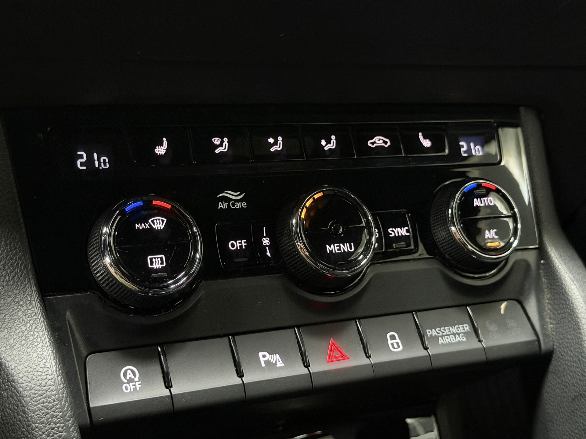 SKODA Karoq 2.0 TSI SportLine 4x4 DSG-image-18