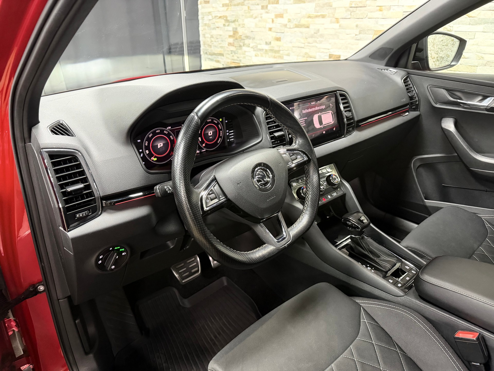 SKODA Karoq 2.0 TSI SportLine 4x4 DSG-image-13