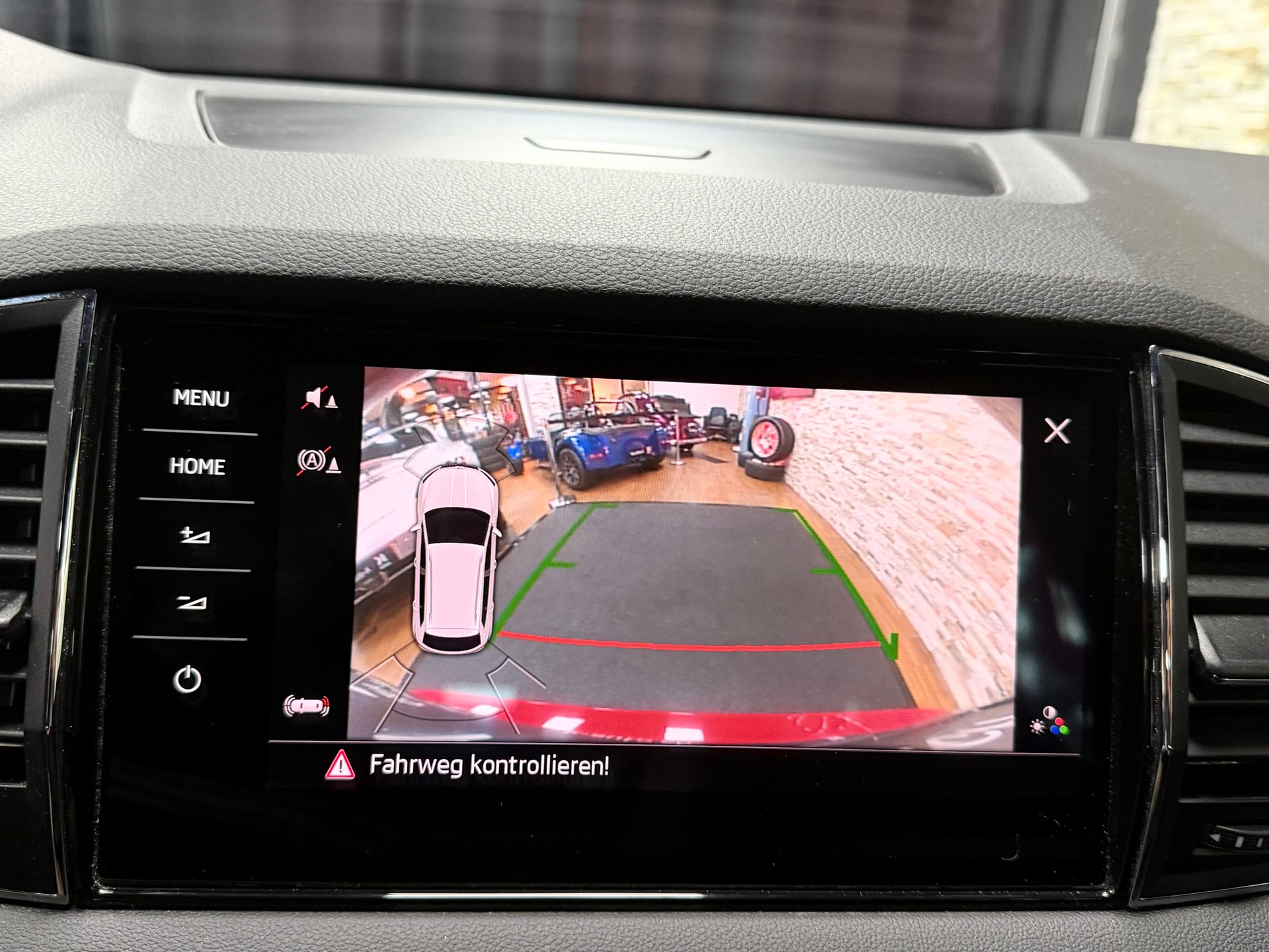 SKODA Karoq 2.0 TSI SportLine 4x4 DSG-image-19
