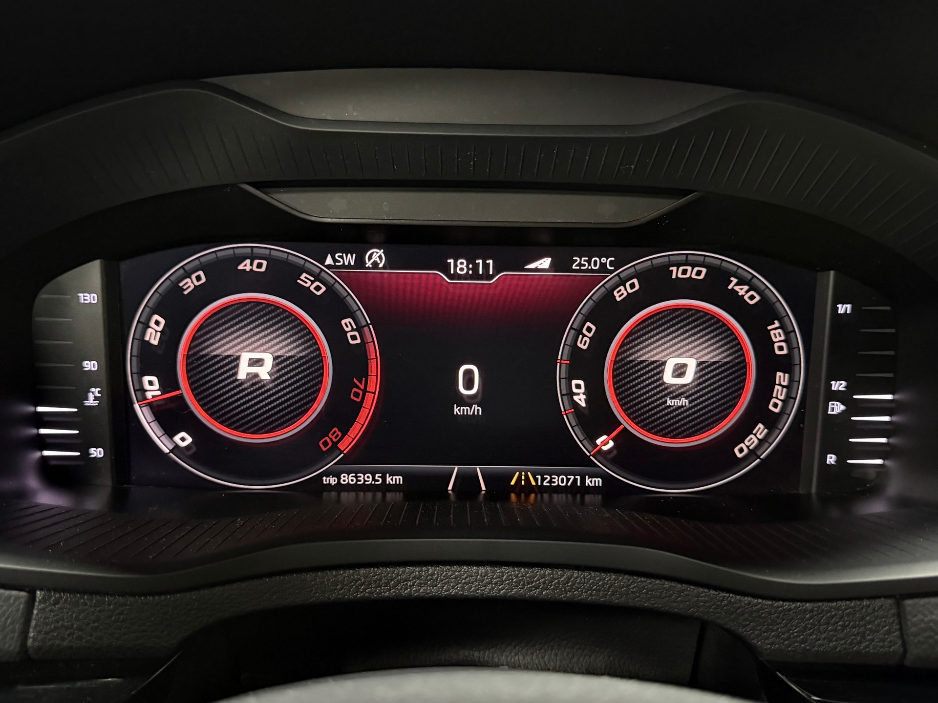 SKODA Karoq 2.0 TSI SportLine 4x4 DSG-image-14