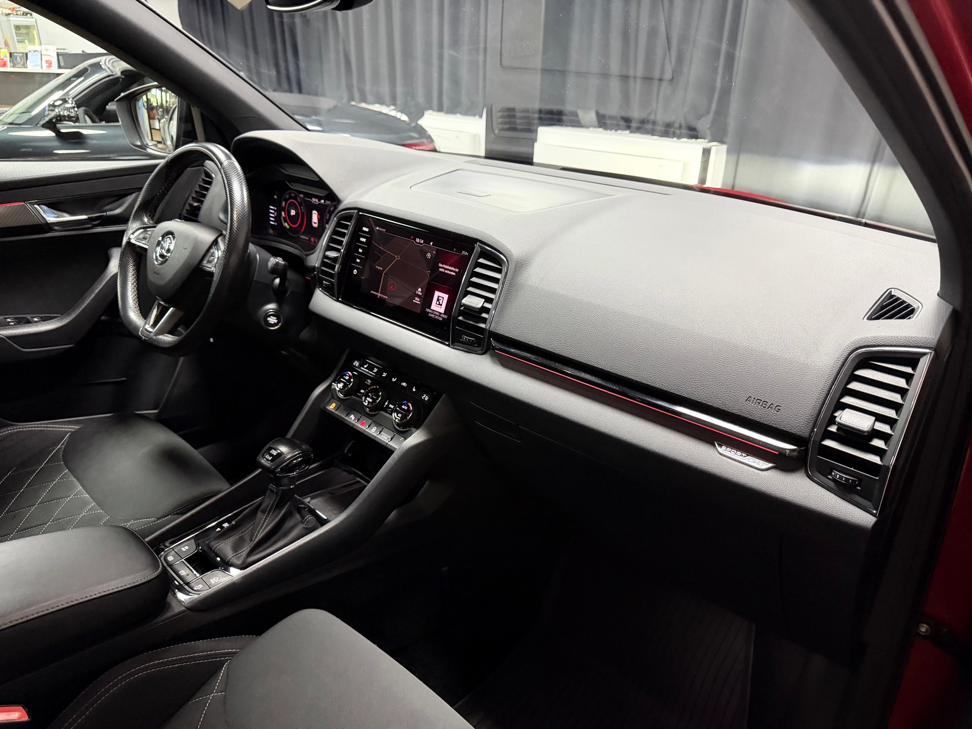 SKODA Karoq 2.0 TSI SportLine 4x4 DSG-image-30