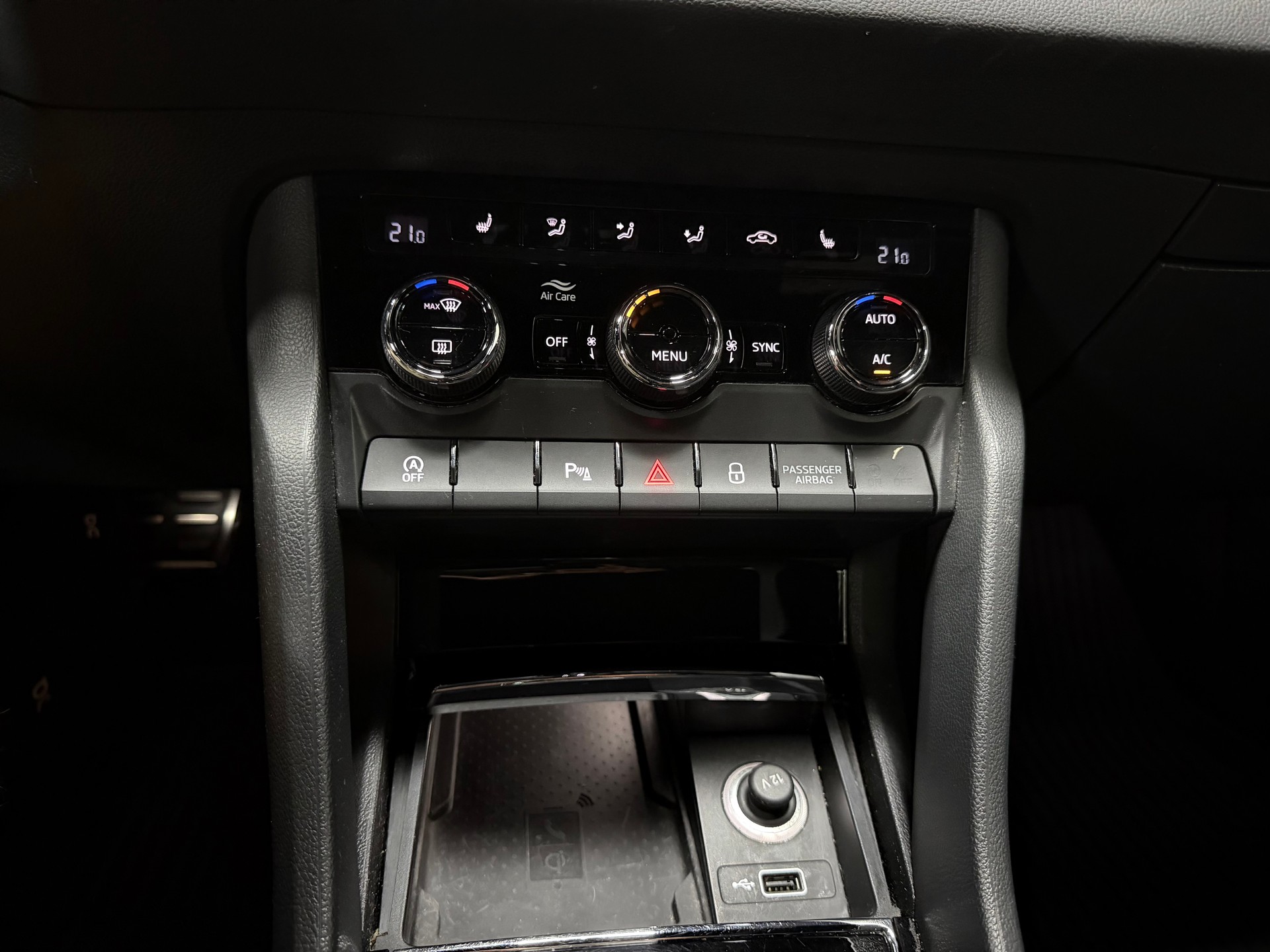 SKODA Karoq 2.0 TSI SportLine 4x4 DSG-image-17