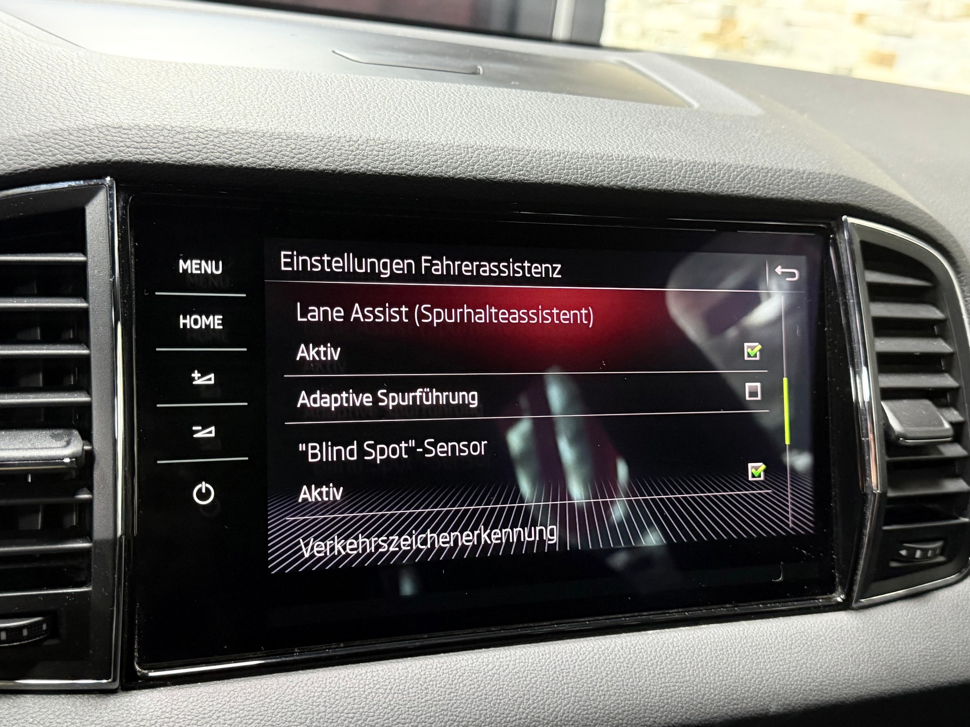 SKODA Karoq 2.0 TSI SportLine 4x4 DSG-image-22