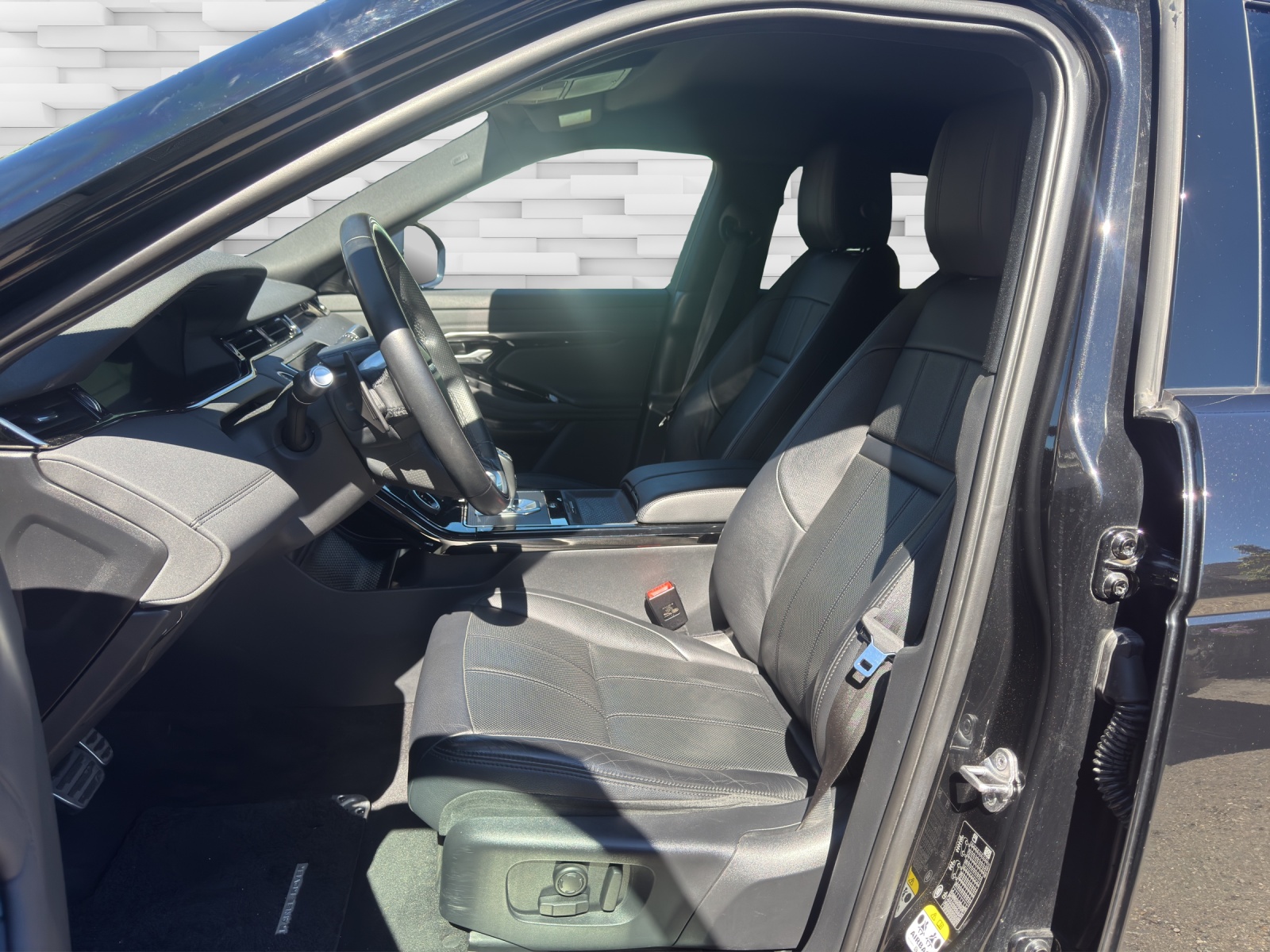 LAND ROVER Range Rover Evoque R-Dyn First Edi P 250 HSE AT9-image-9