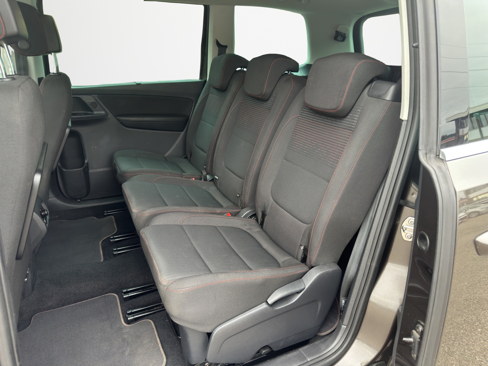VW Sharan 1.4 TSI BlMT Sound DSG *Anhängerkupplung / 7 Plätzer*-image-11