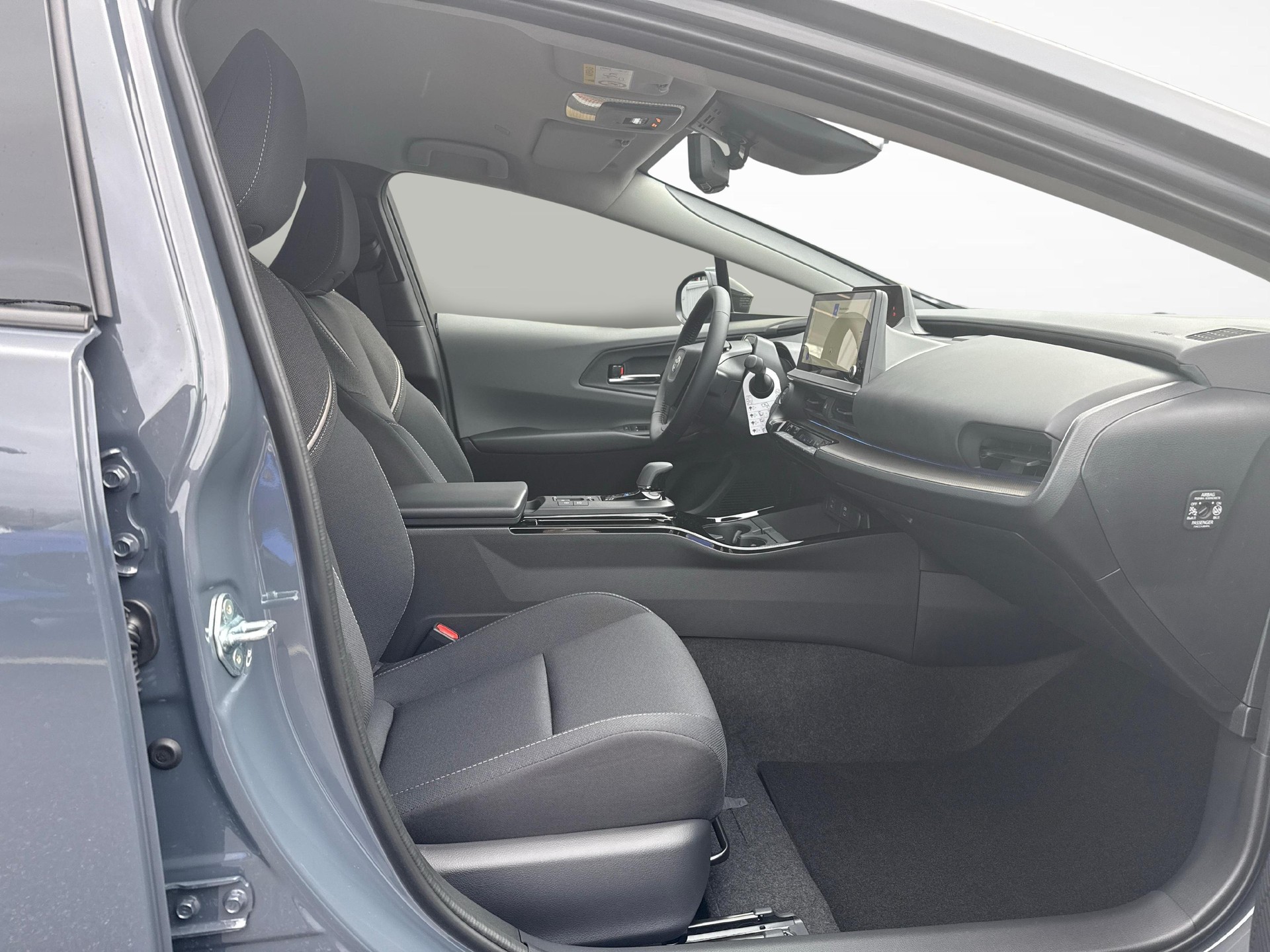 TOYOTA Prius 2.0 Plug-In-Hybrid Style-image-8