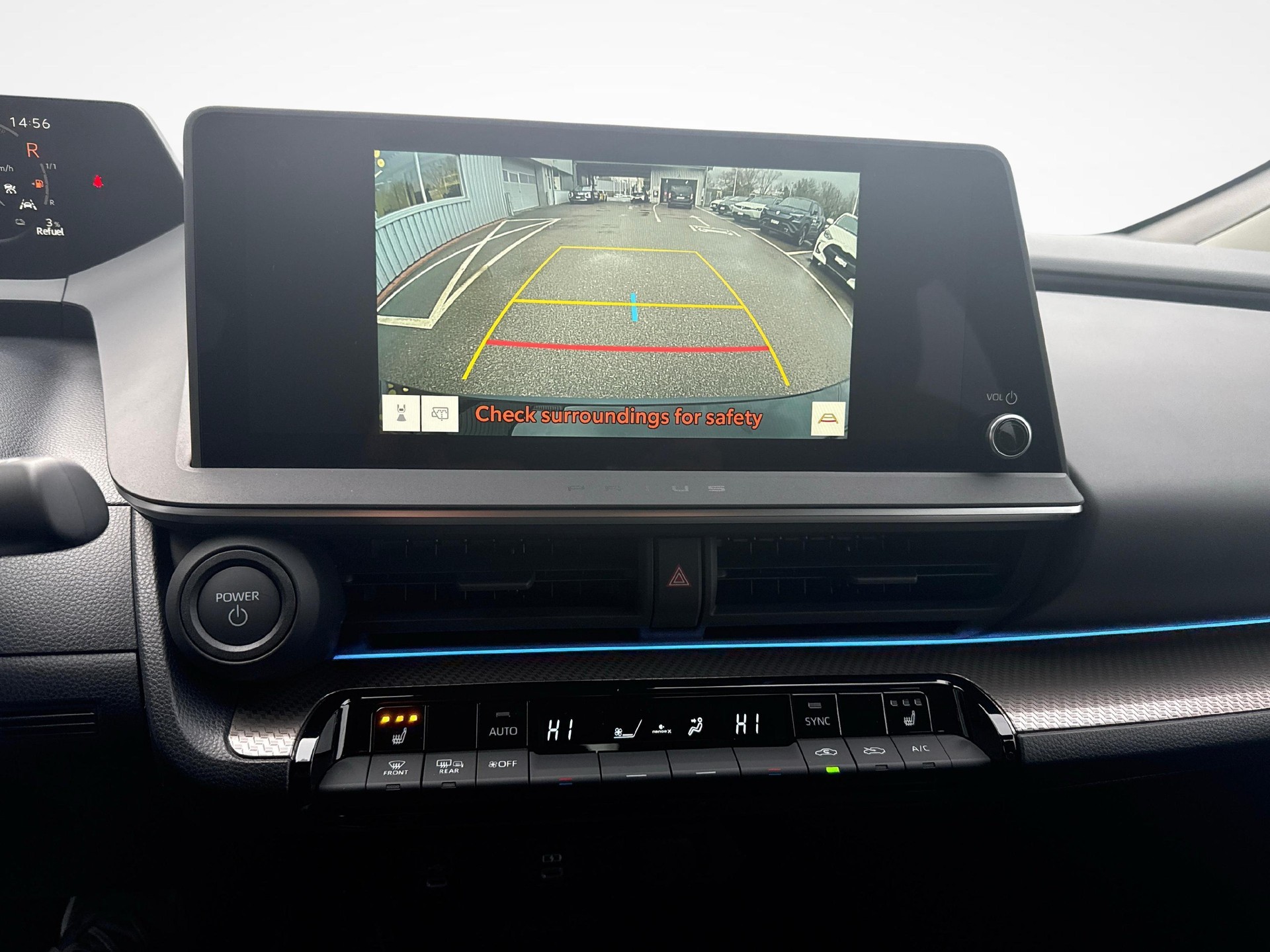 TOYOTA Prius 2.0 Plug-In-Hybrid Style-image-10