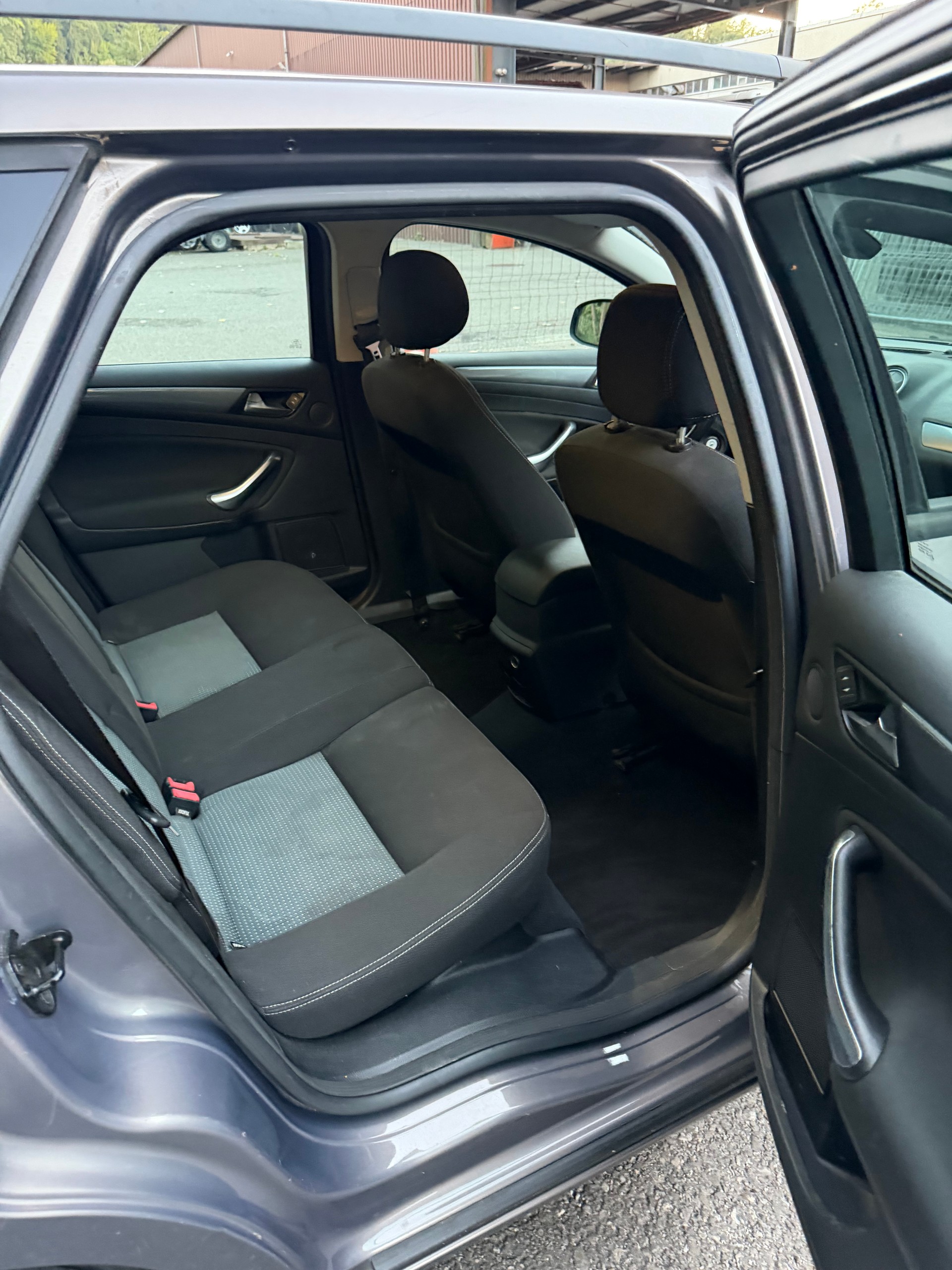 FORD Mondeo 1.6 EcoBoost SCTi Titanium-image-9