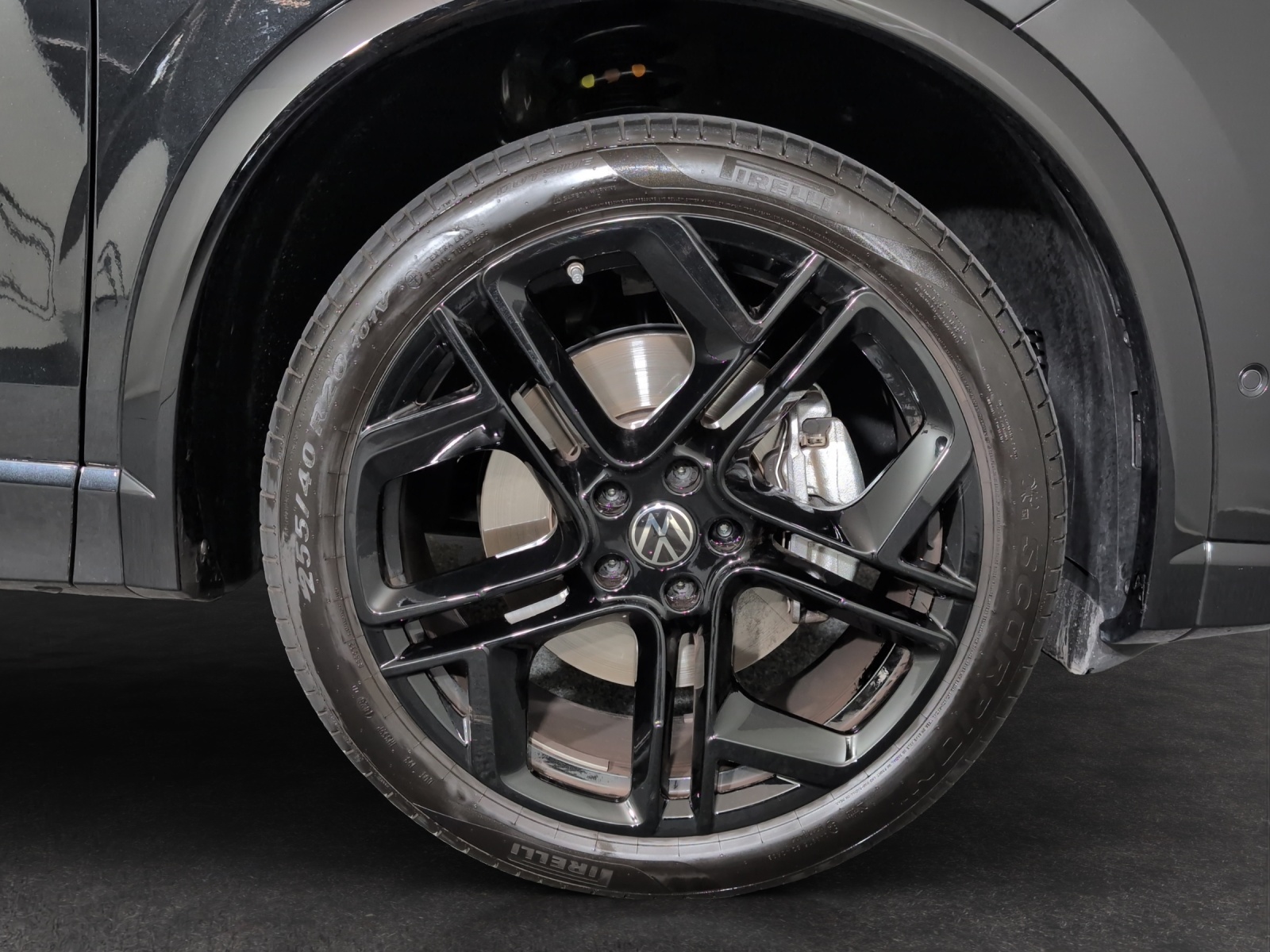 VW Tiguan 2.0 TSI DSG R-Line 4Motion-image-4