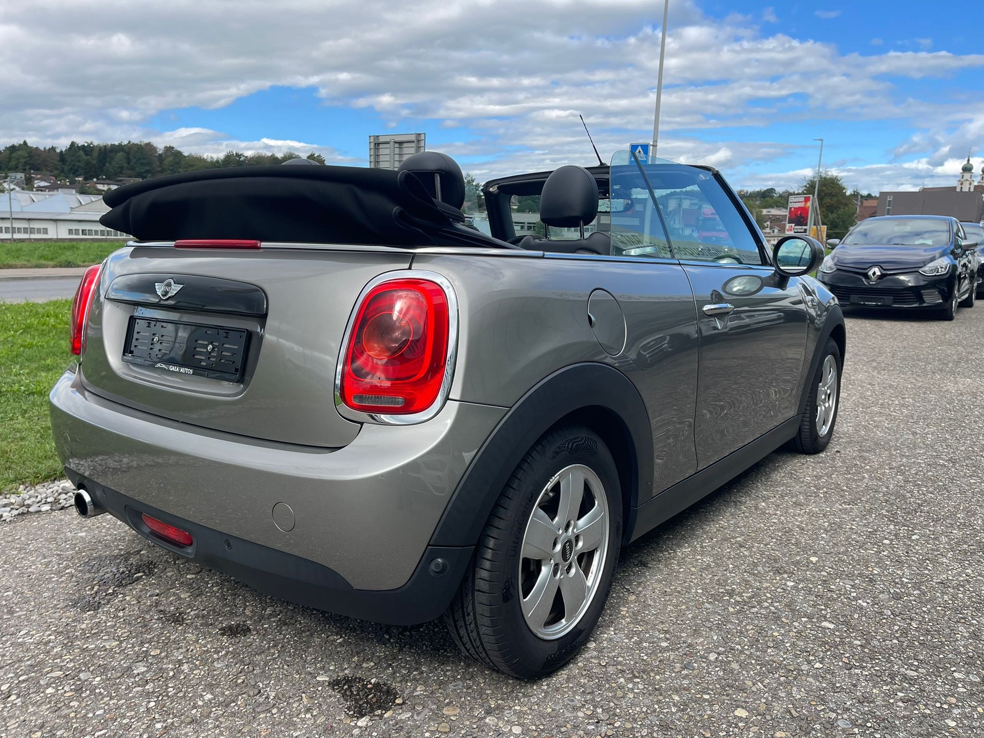 MINI Cooper Cabriolet Steptronic-image-5