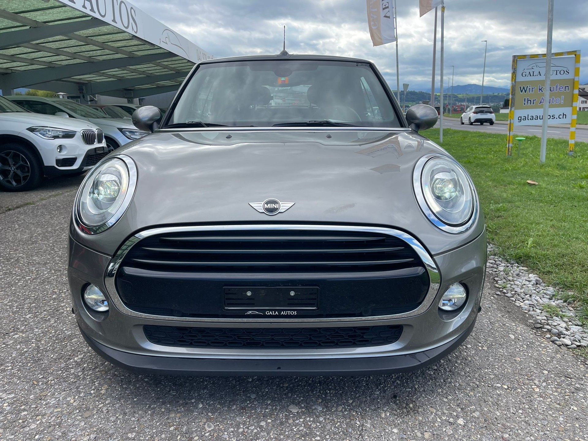 MINI Cooper Cabriolet Steptronic-image-1