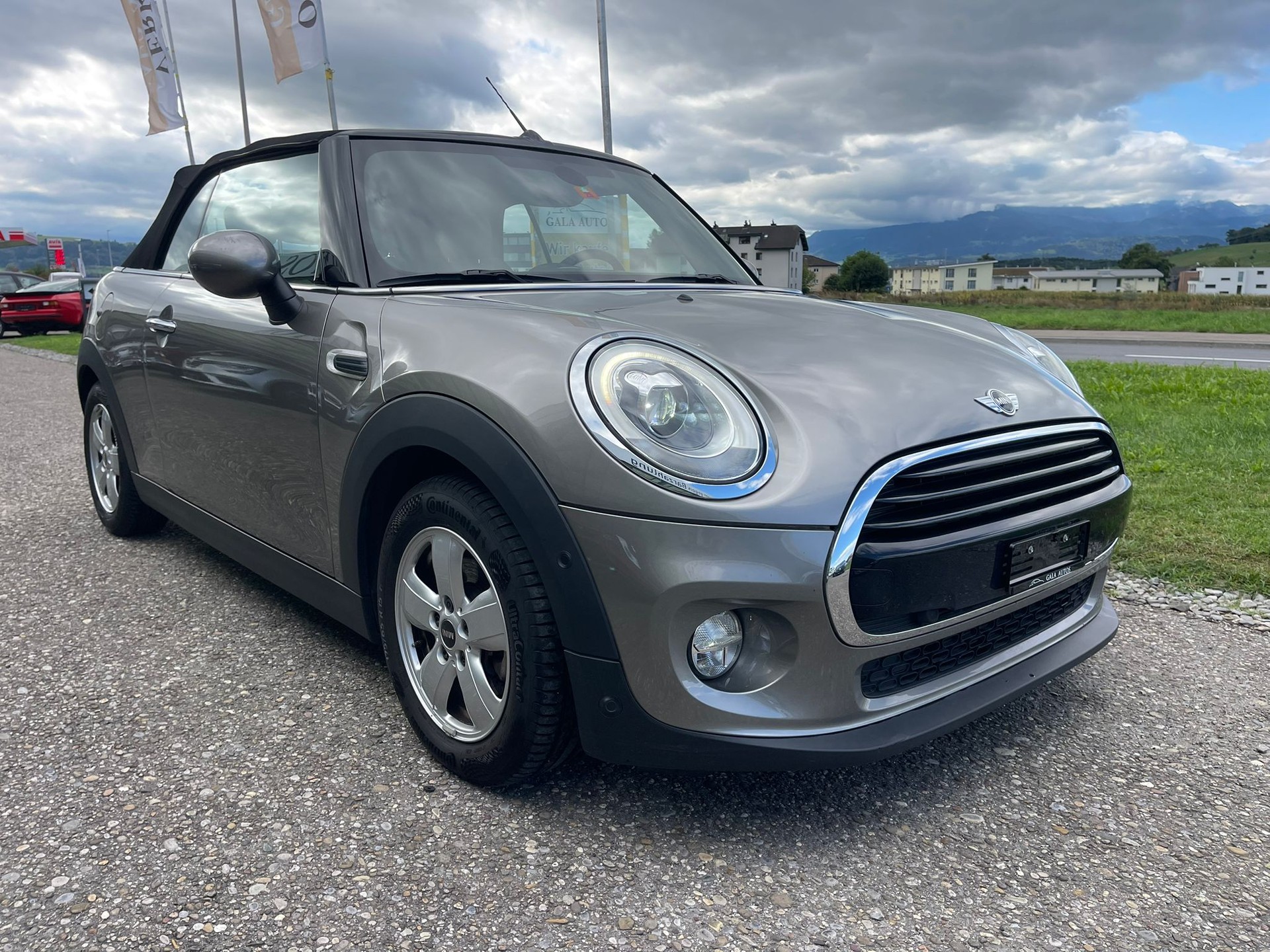 MINI Cooper Cabriolet Steptronic-image-2