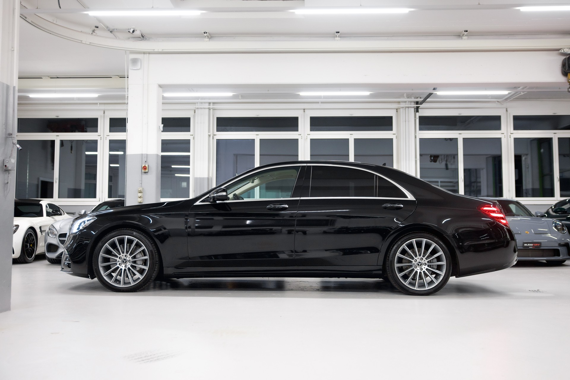 MERCEDES-BENZ S 350 d AMG Line 4matic lang-image-4