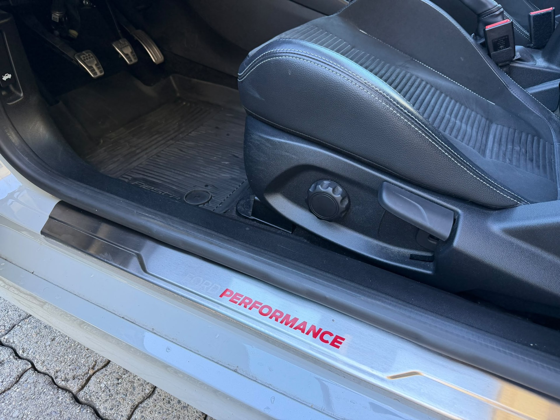 FORD Fiesta 1.5 SCTi ST - Pack Peformance - Toit ouvrant - Recaro-image-20