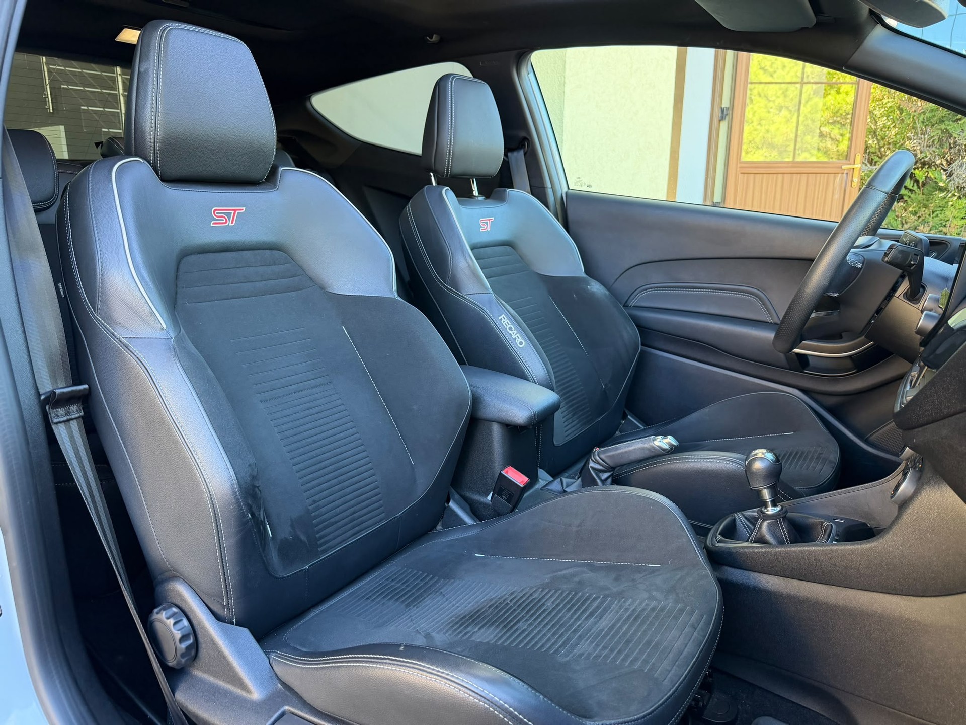 FORD Fiesta 1.5 SCTi ST - Pack Peformance - Toit ouvrant - Recaro-image-10