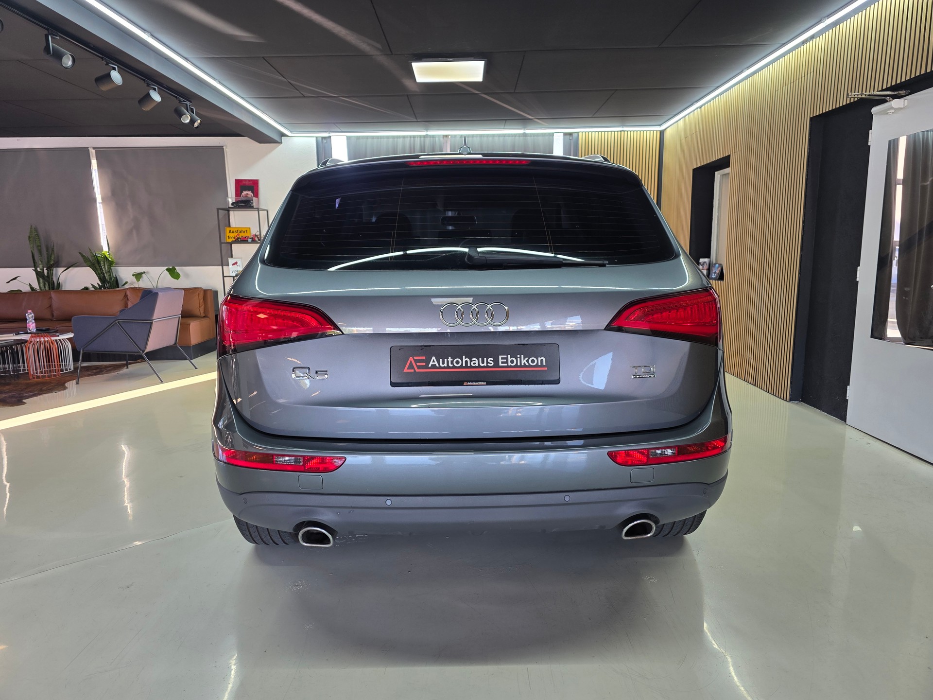 AUDI Q5 3.0 TDI quattro S-tronic-image-5