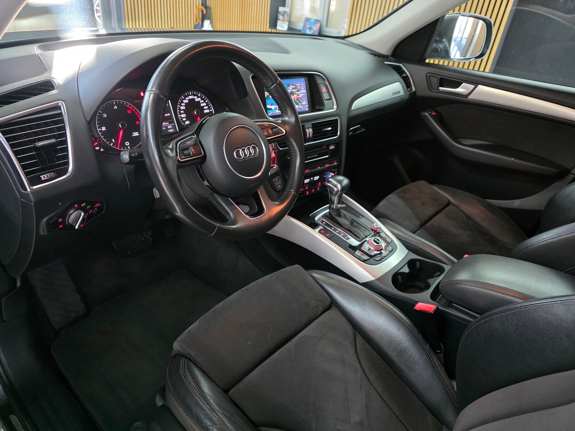 AUDI Q5 3.0 TDI quattro S-tronic-image-7