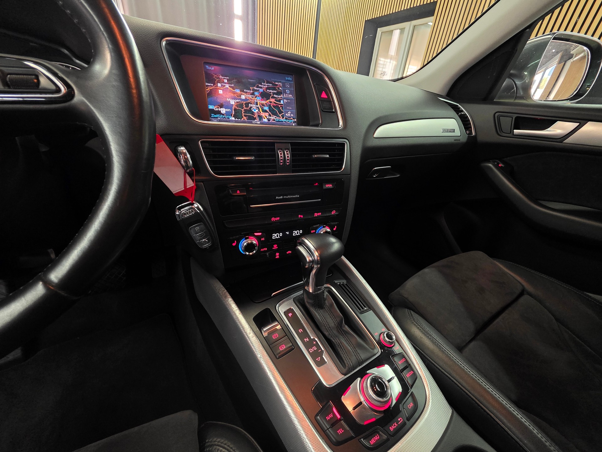 AUDI Q5 3.0 TDI quattro S-tronic-image-12