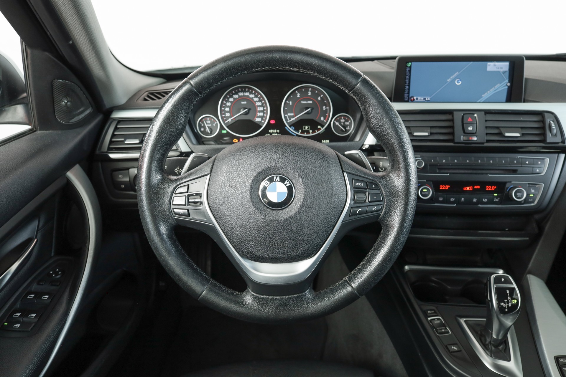BMW 330d xDrive Touring Sport Line Steptronic • Pack Swiss Premium-image-12