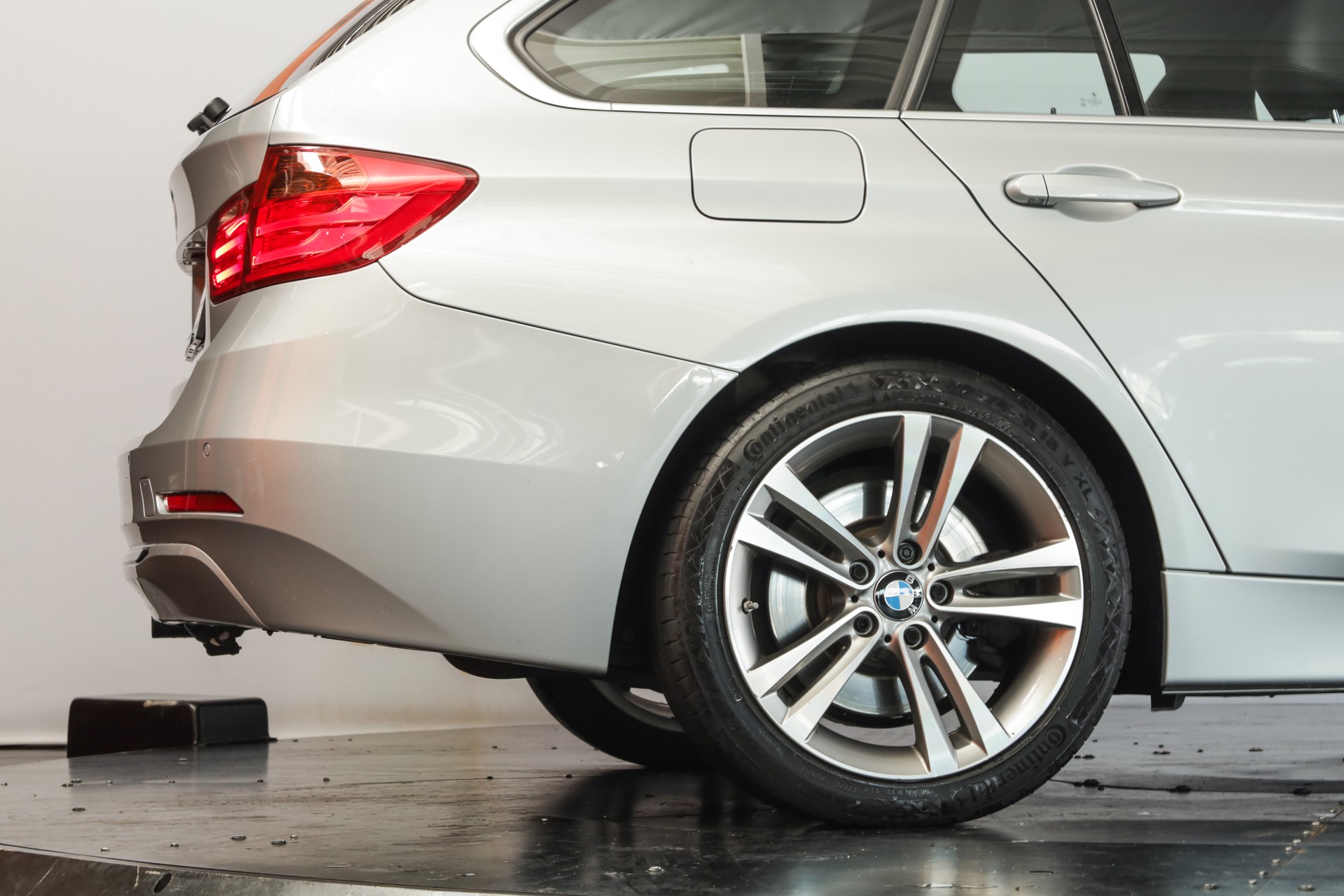 BMW 330d xDrive Touring Sport Line Steptronic • Pack Swiss Premium-image-7