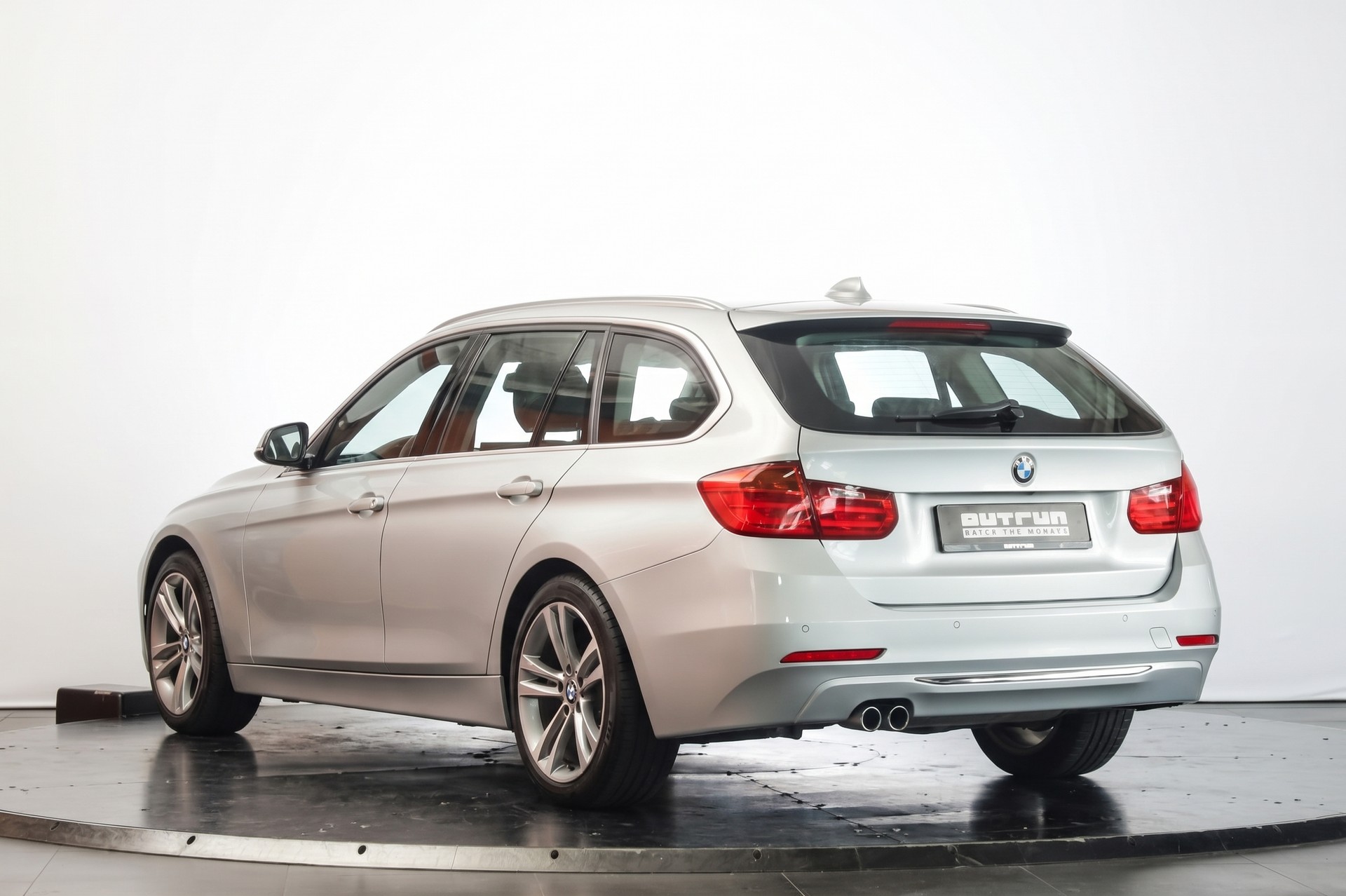 BMW 330d xDrive Touring Sport Line Steptronic • Pack Swiss Premium-image-4